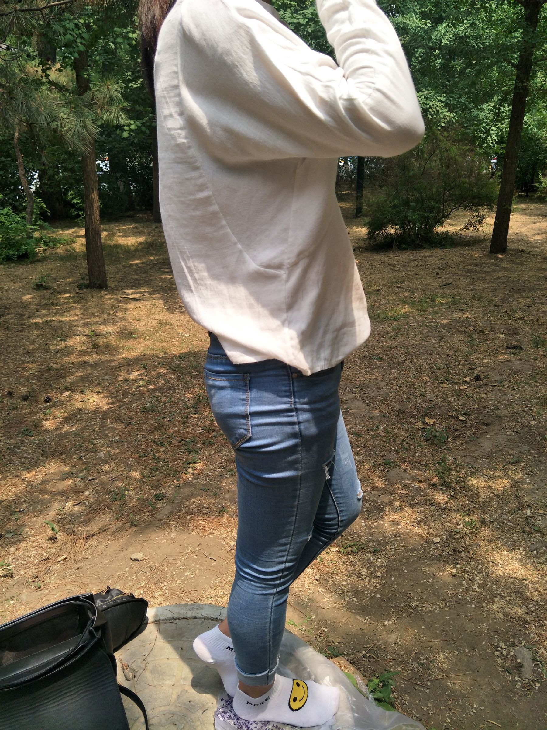 紧身堂妹约出换网袜/(234P)