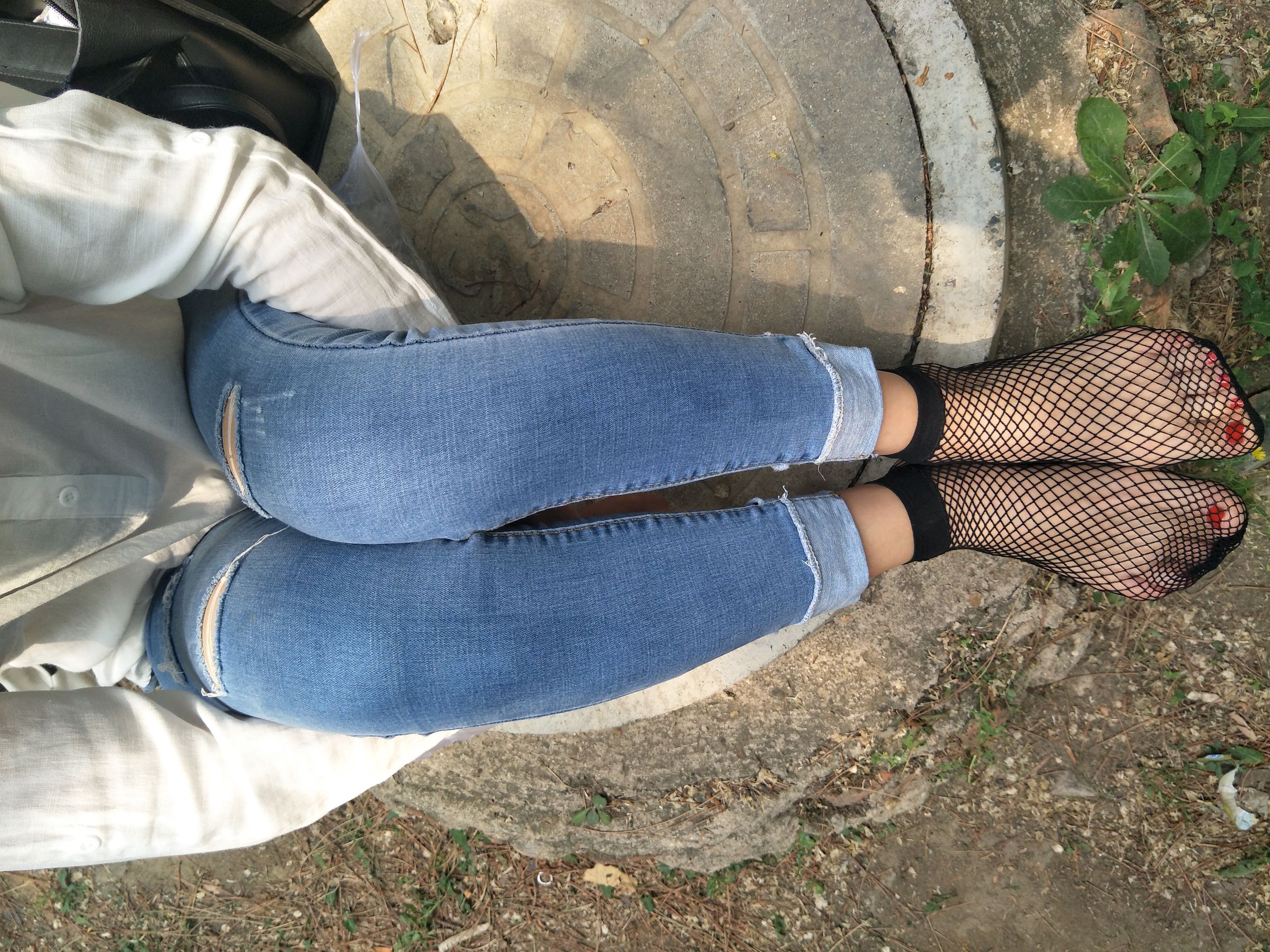 紧身堂妹约出换网袜/(234P)