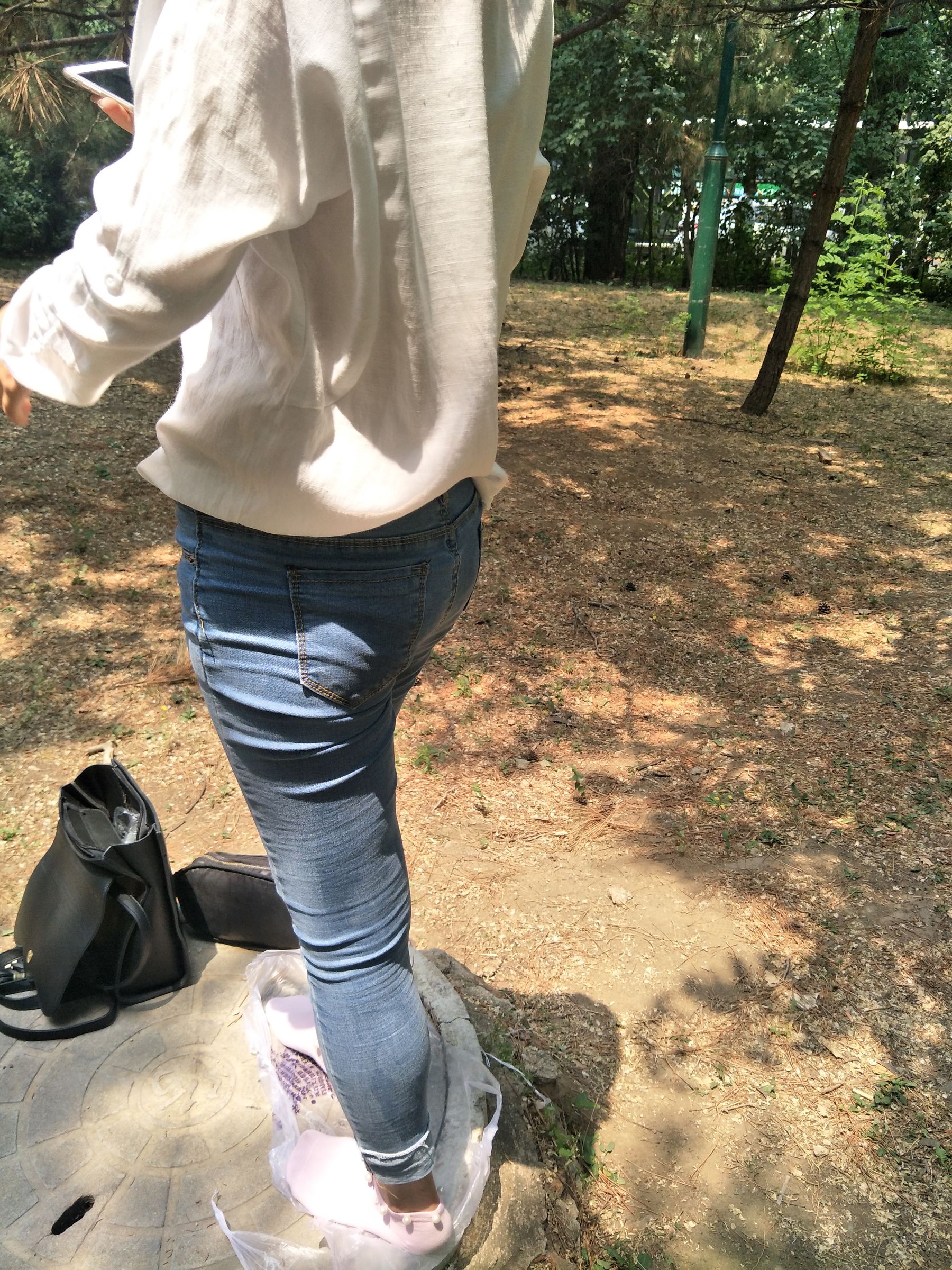 紧身堂妹约出换网袜/(234P)