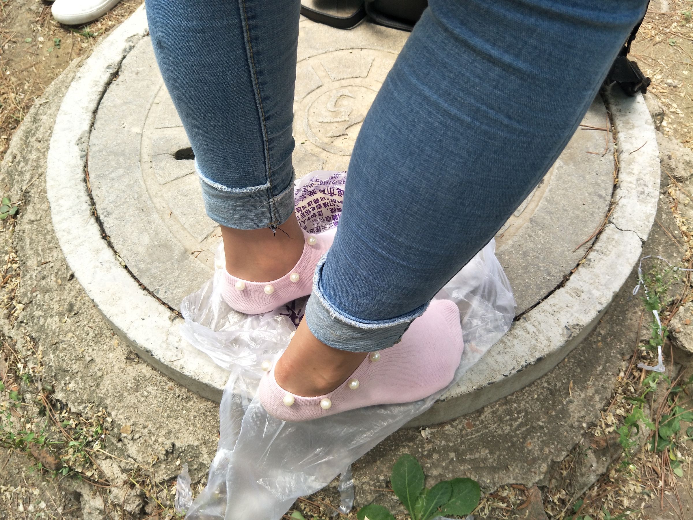 紧身堂妹约出换网袜/(234P)