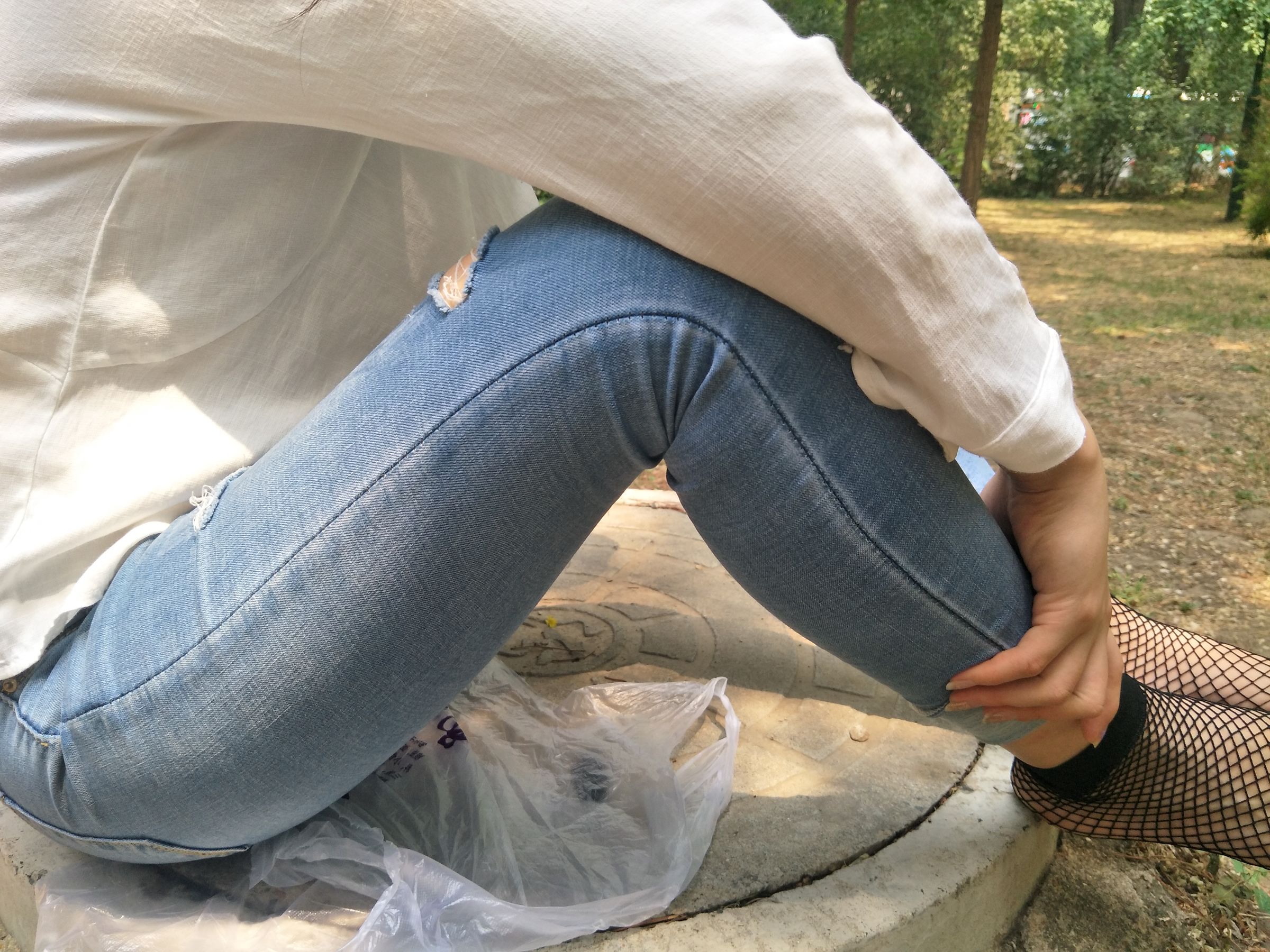 紧身堂妹约出换网袜/(234P)