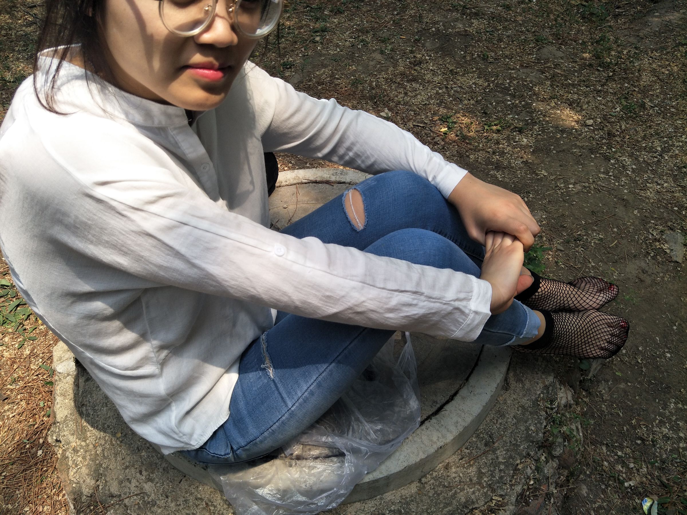 紧身堂妹约出换网袜/(234P)