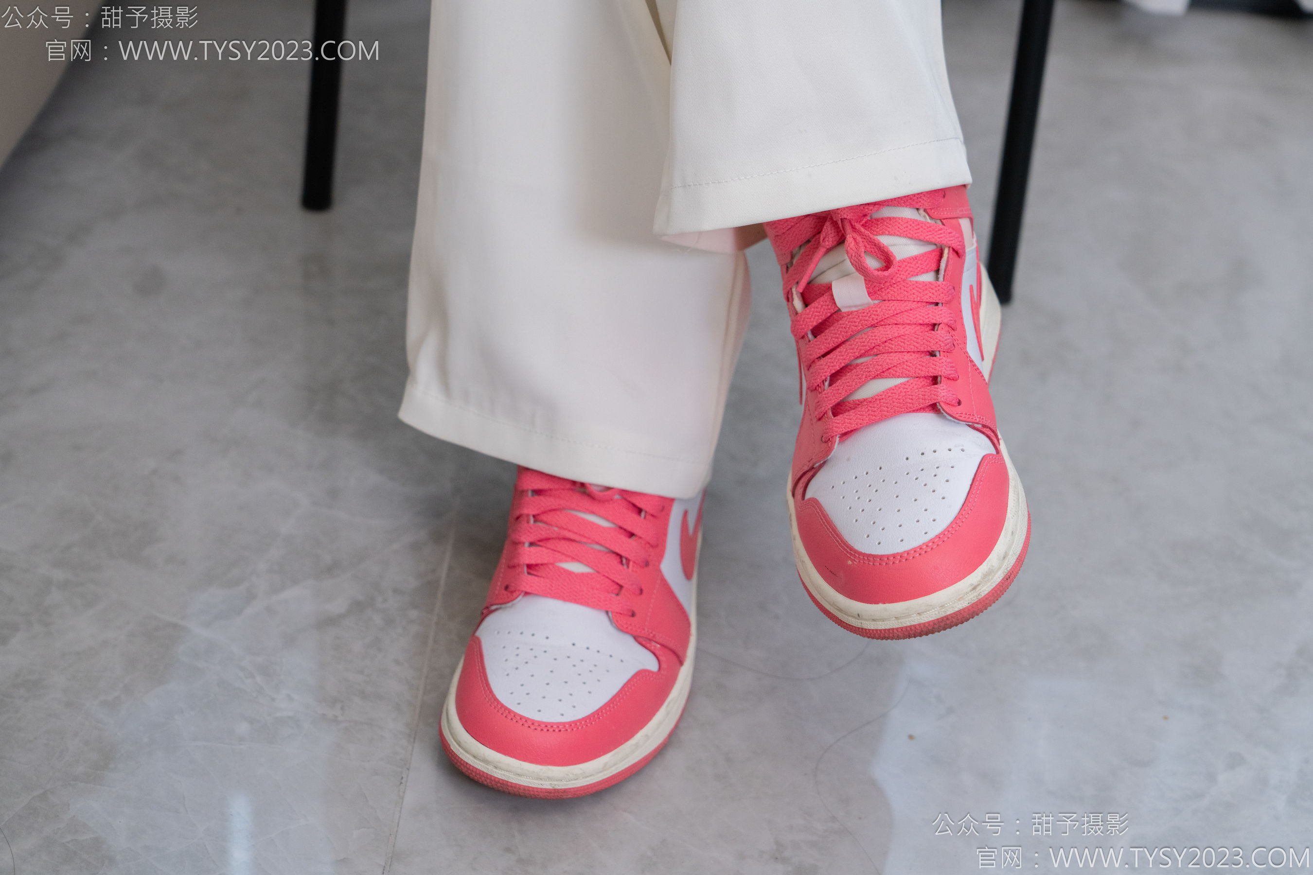 甜予摄影 No.124 梦梦 - 板鞋、白棉袜、裸足/(135P)