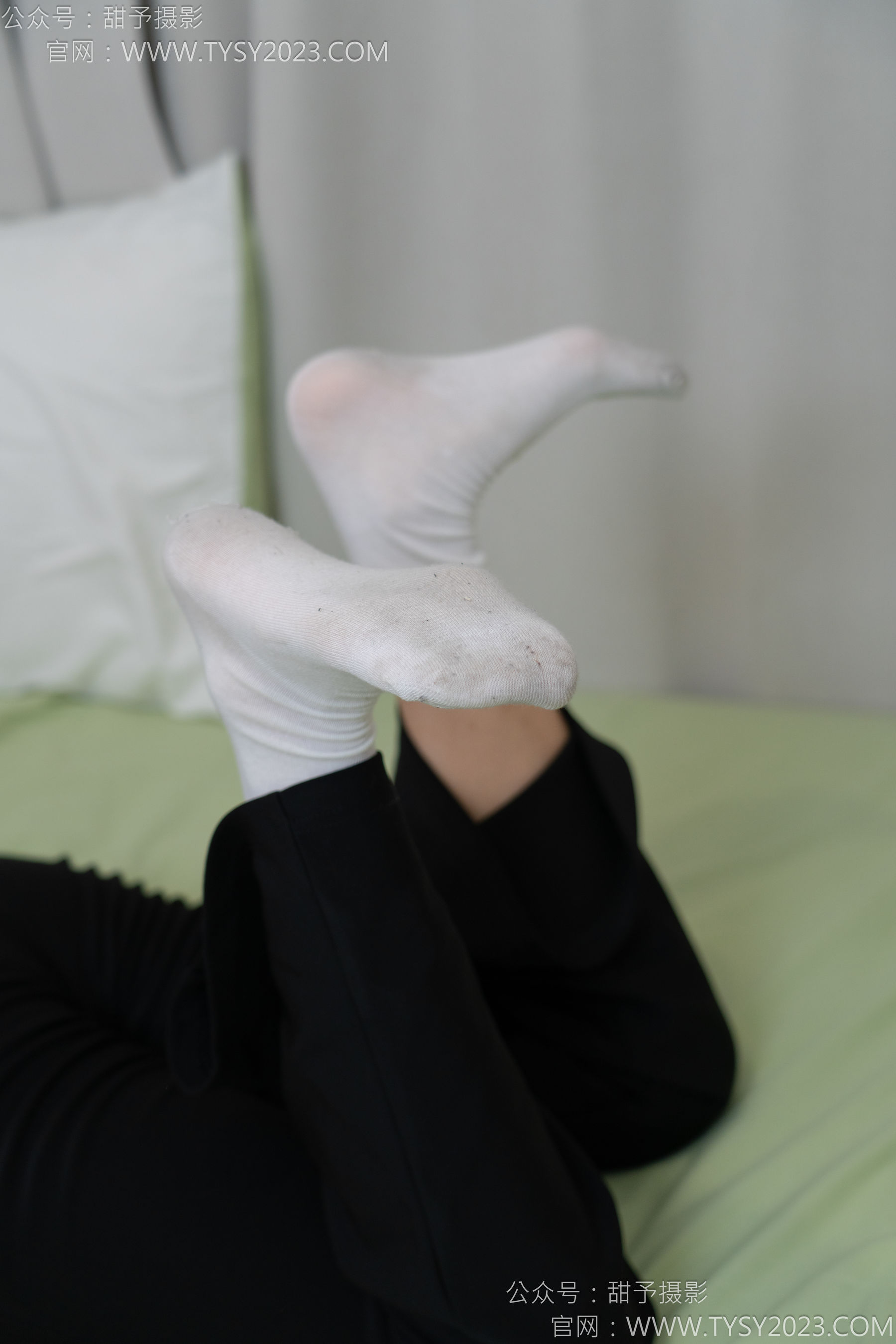 甜予摄影 No.135 思思 - 板鞋、白棉袜、裸足/(135P)