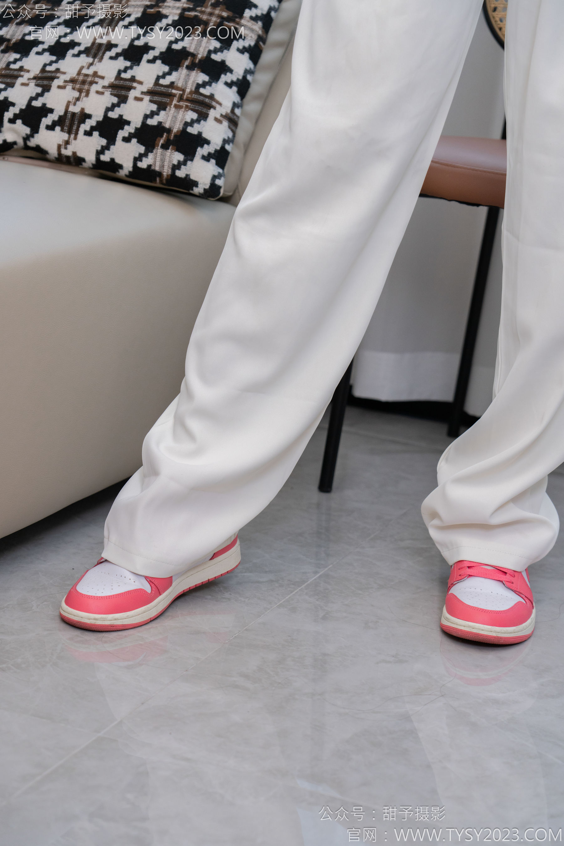 甜予摄影 No.124 梦梦 - 板鞋、白棉袜、裸足/(135P)