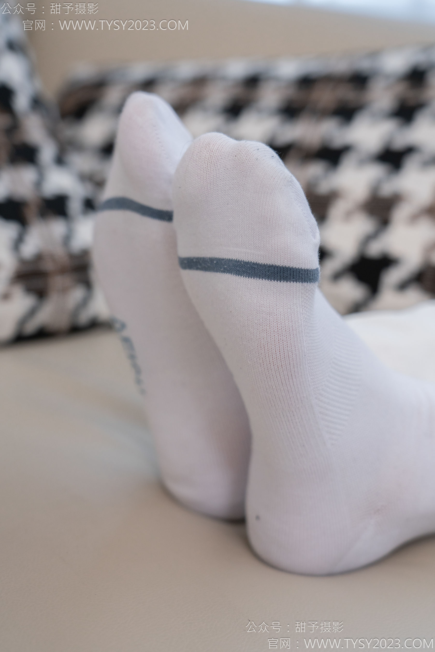 甜予摄影 No.124 梦梦 - 板鞋、白棉袜、裸足/(135P)