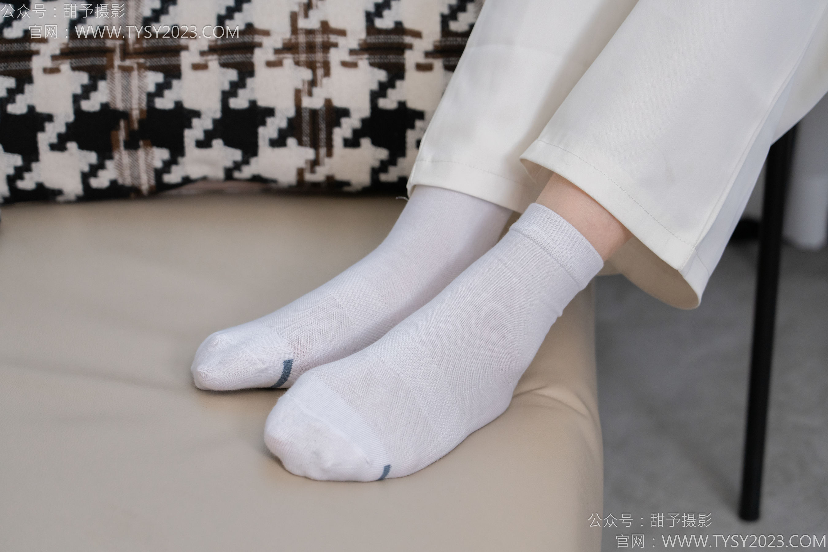 甜予摄影 No.124 梦梦 - 板鞋、白棉袜、裸足/(135P)