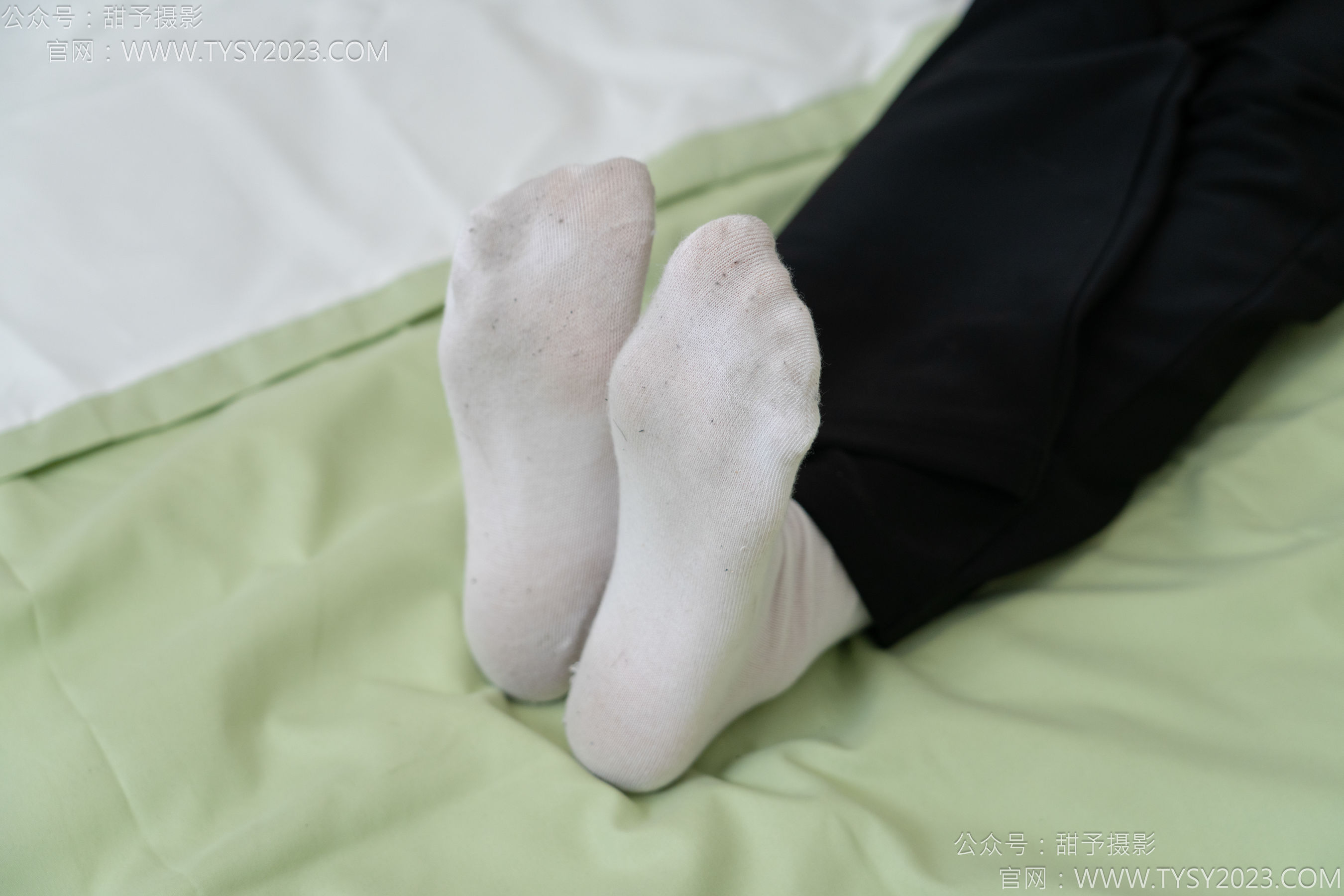 甜予摄影 No.135 思思 - 板鞋、白棉袜、裸足/(135P)