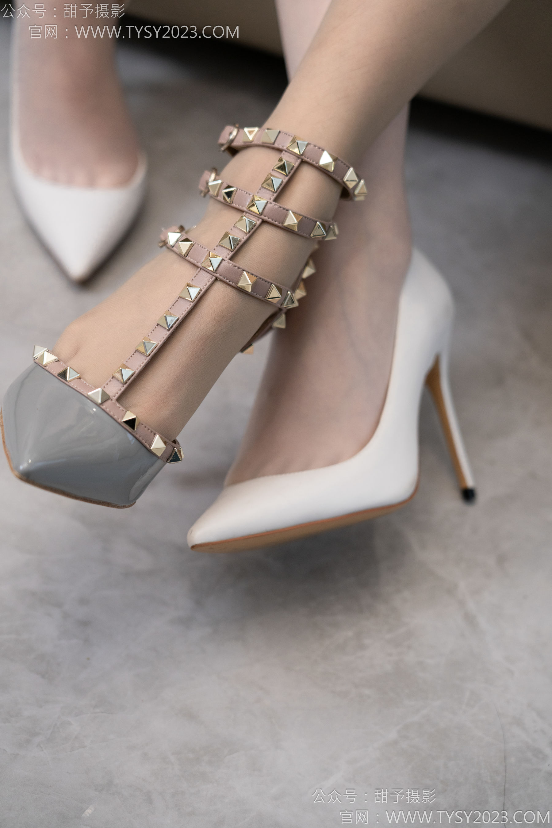 甜予摄影 No.134 璇璇思思 - 高跟鞋、薄白丝、薄灰丝/(132P)