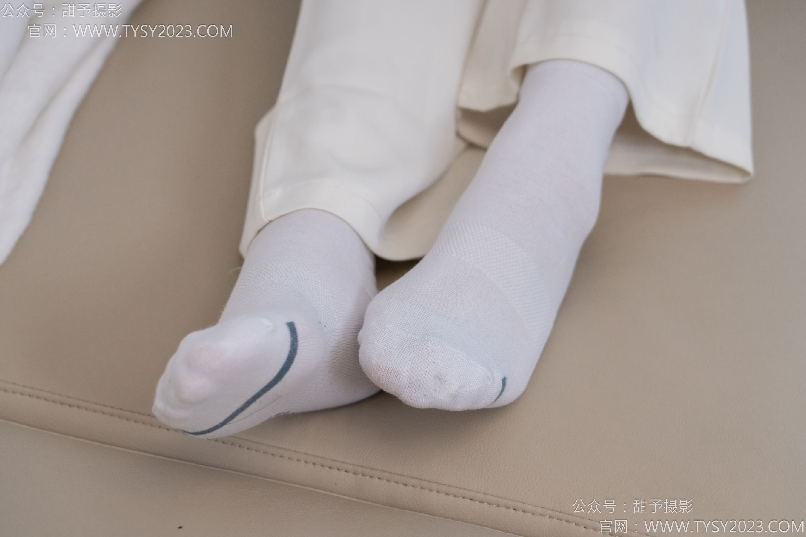 甜予摄影 No.124 梦梦 - 板鞋、白棉袜、裸足/(135P)