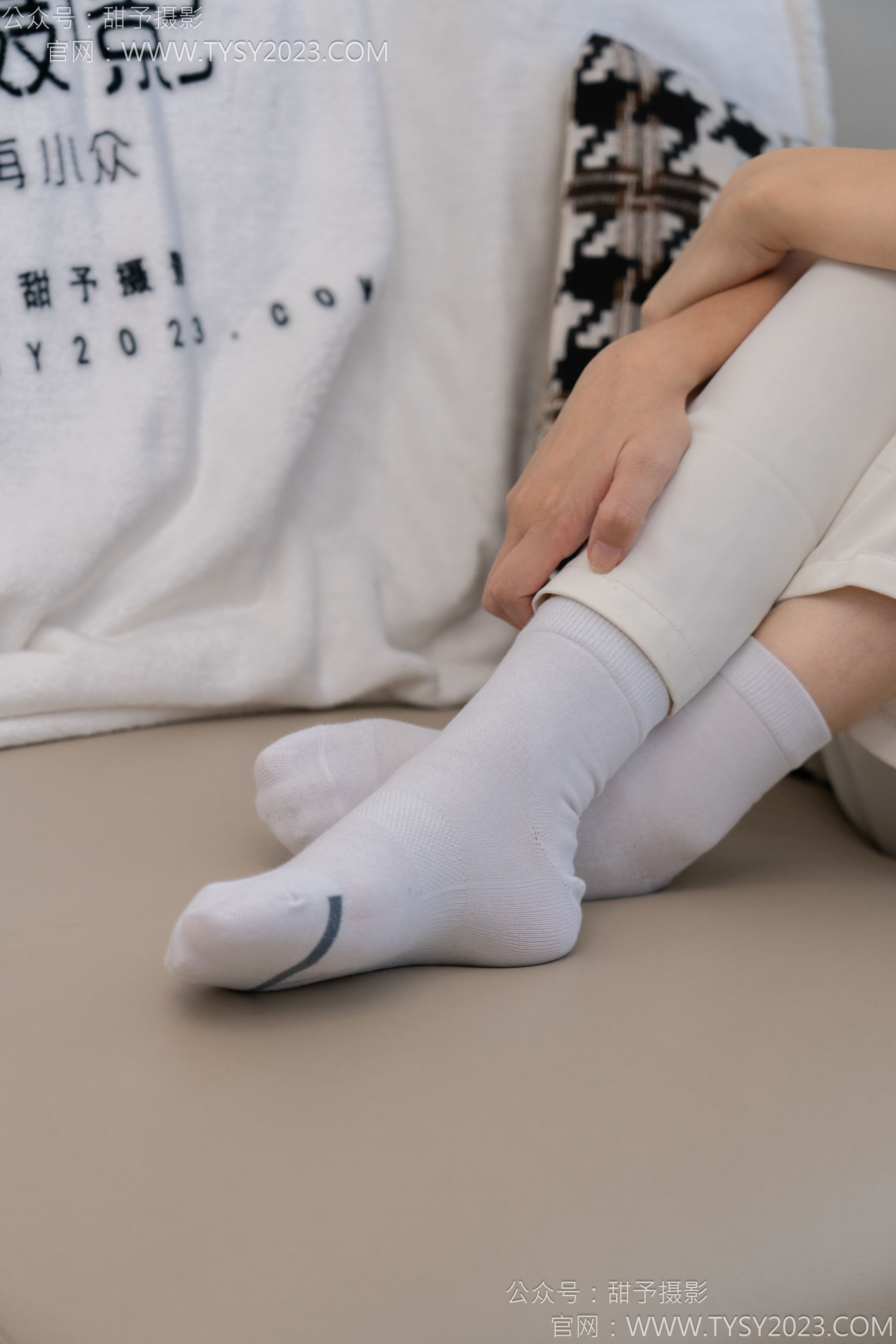 甜予摄影 No.124 梦梦 - 板鞋、白棉袜、裸足/(135P)