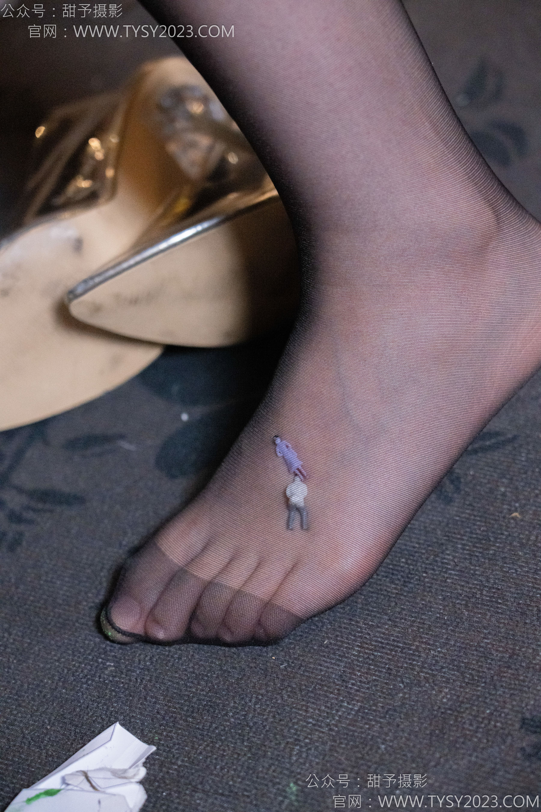 甜予摄影 No.128 璇璇 - 拖鞋、高跟鞋、薄灰丝、薄黑丝、踩小房子剧情/(127P)