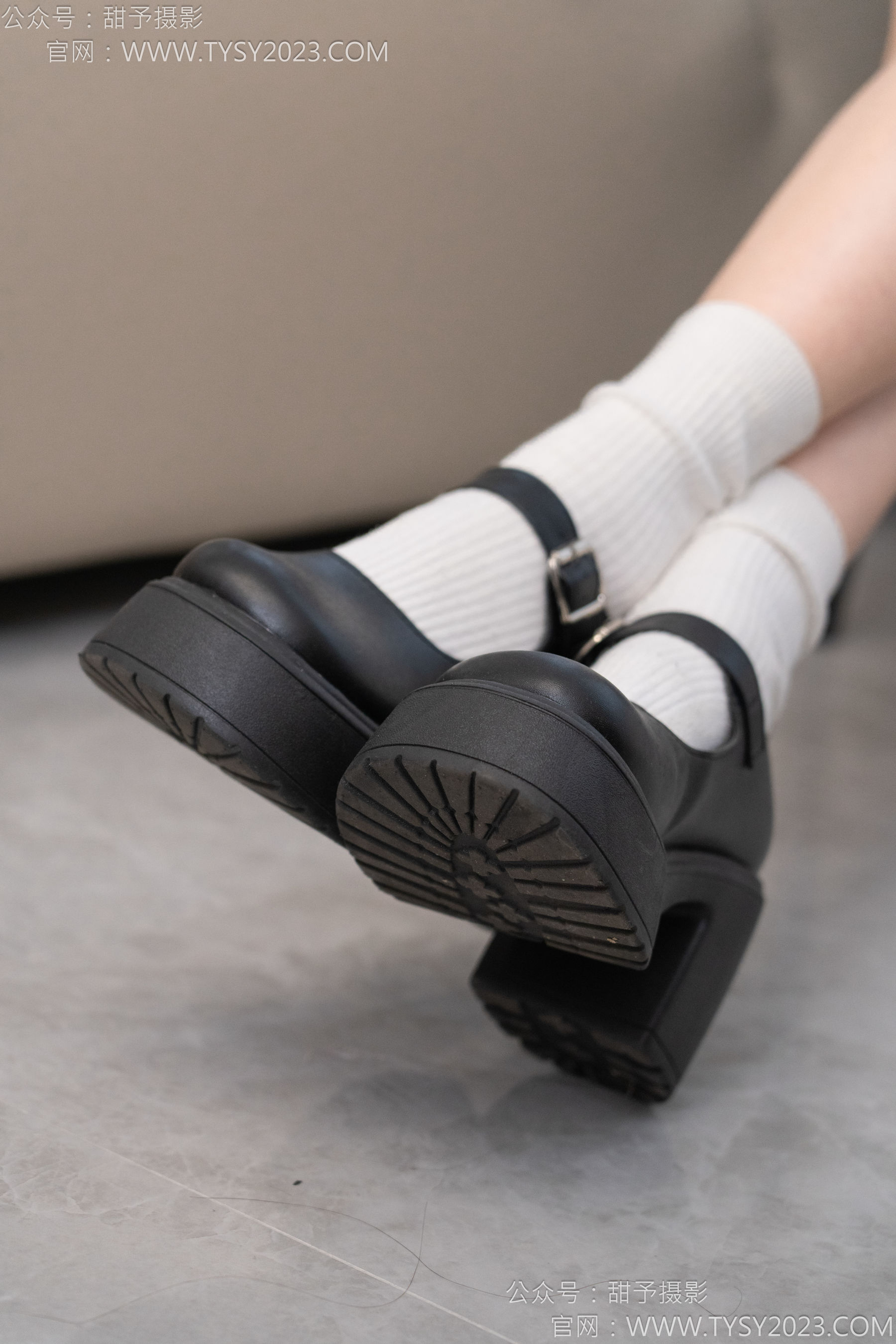 甜予摄影 No.127 丹丹 - 皮鞋、白棉袜、裸足/(145P)