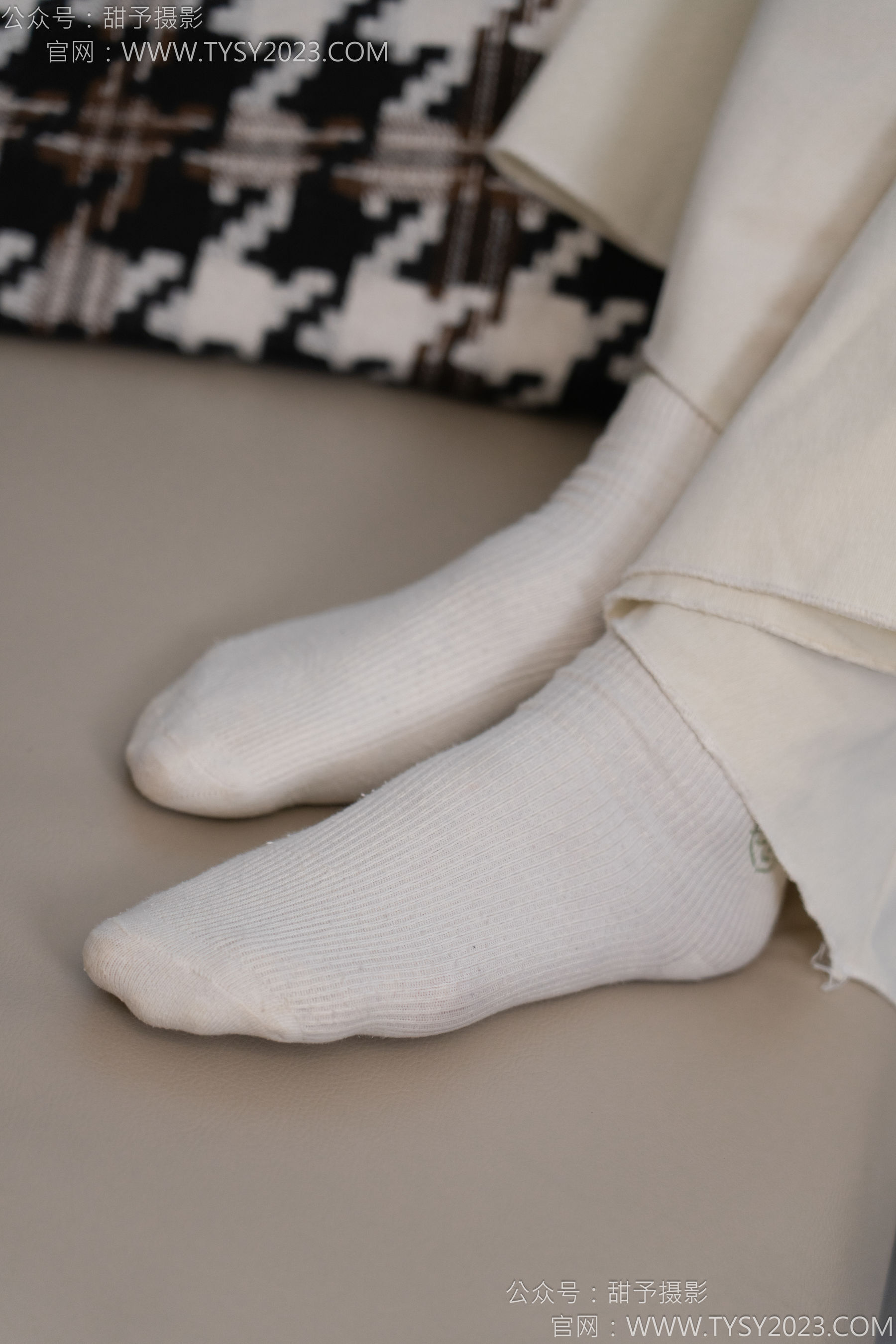 甜予摄影 No.125 丹丹 - 运动鞋、白棉袜、裸足/(139P)