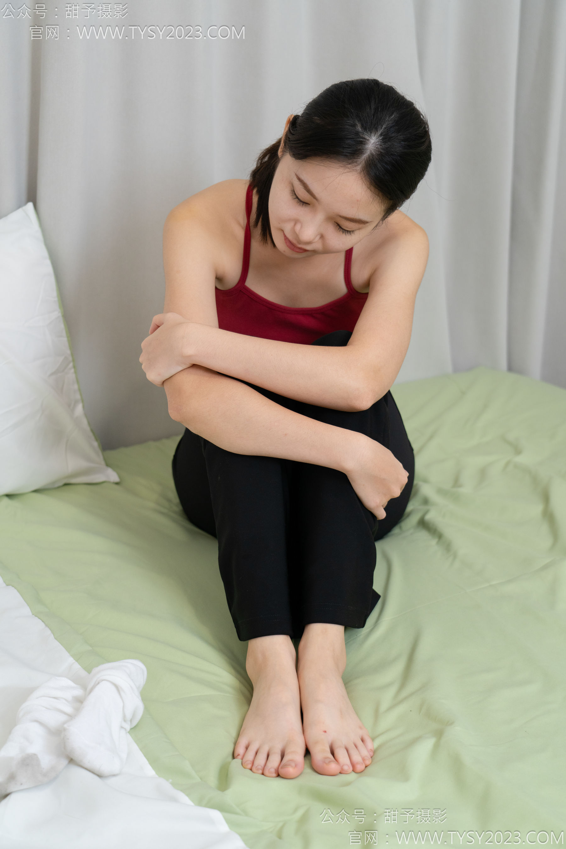 甜予摄影 No.135 思思 - 板鞋、白棉袜、裸足/(135P)