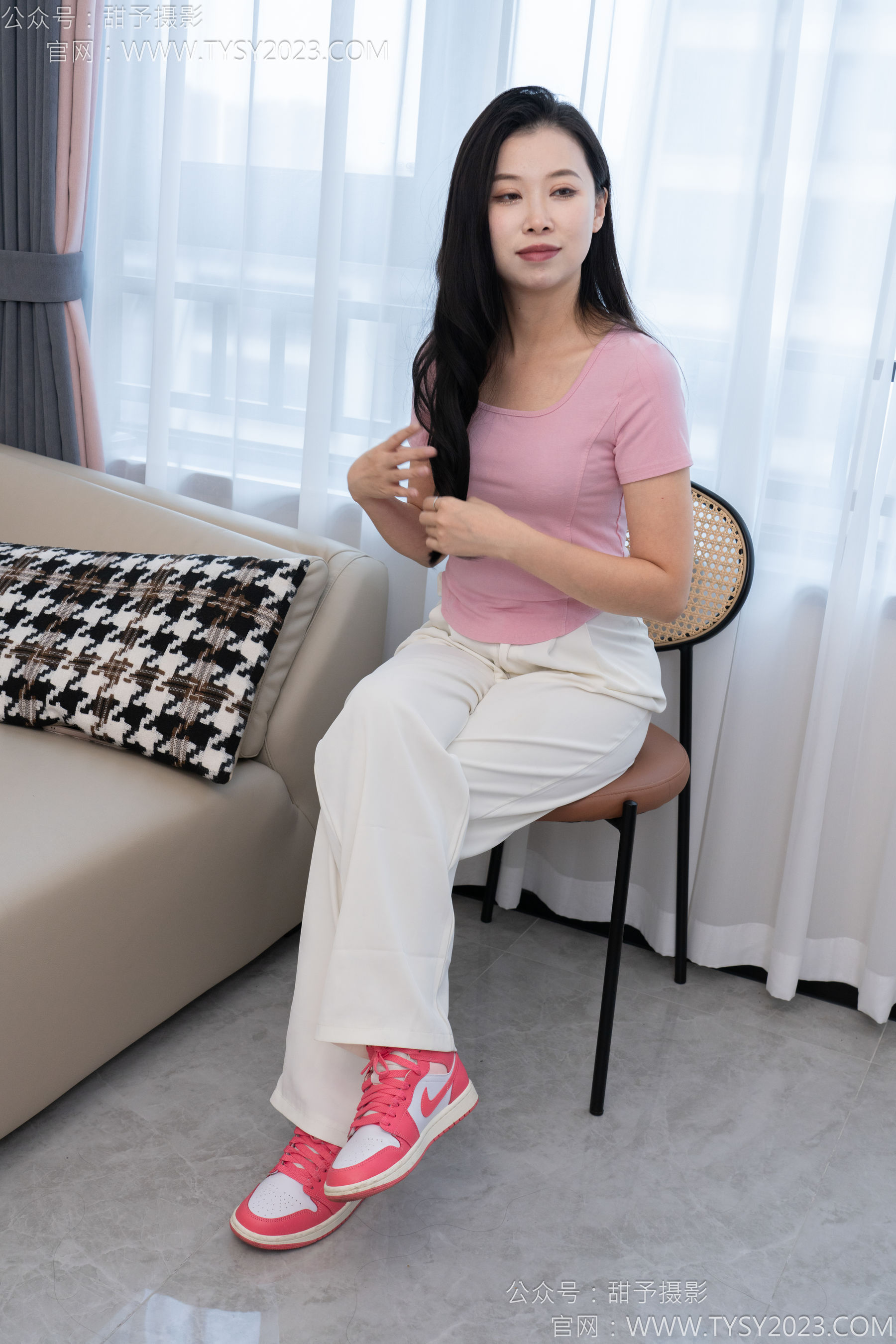 甜予摄影 No.124 梦梦 - 板鞋、白棉袜、裸足/(135P)