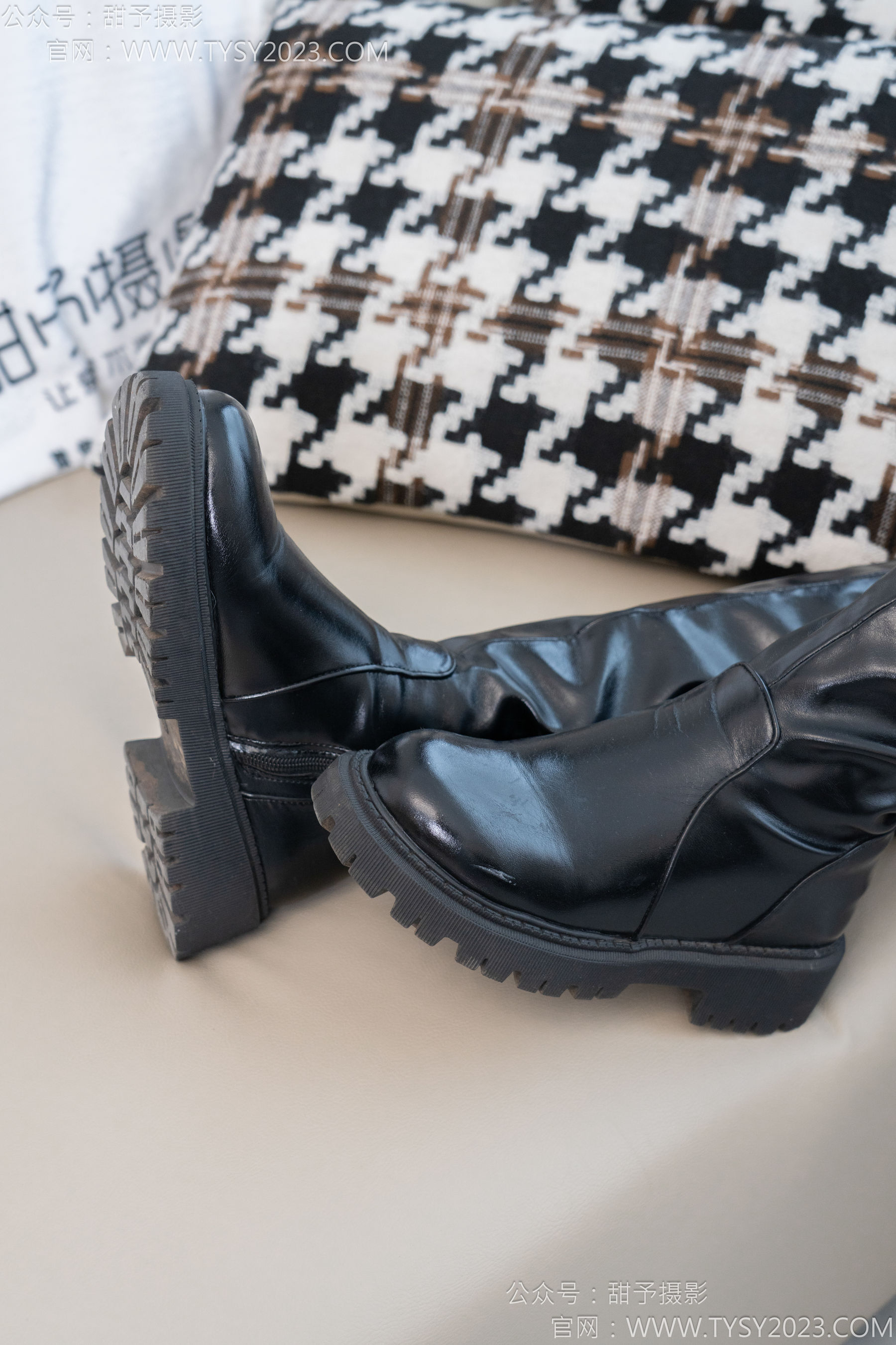 甜予摄影 No.133 梦梦 - 长靴、白棉袜、裸足/(135P)