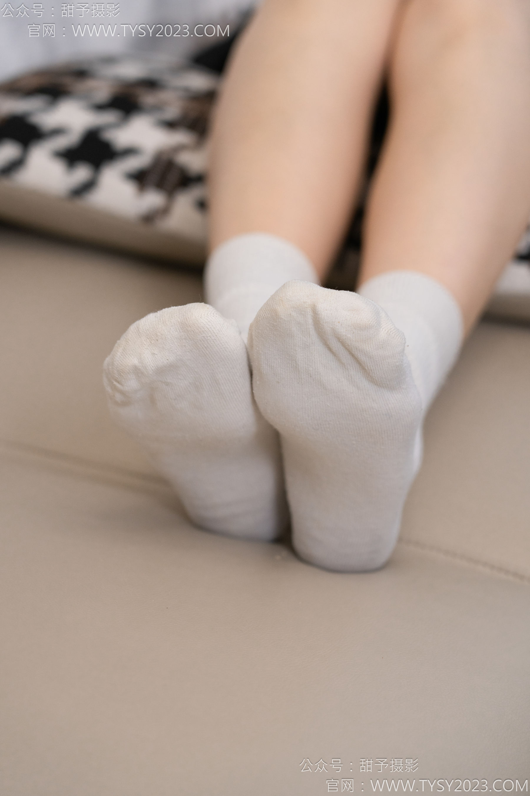 甜予摄影 No.127 丹丹 - 皮鞋、白棉袜、裸足/(145P)