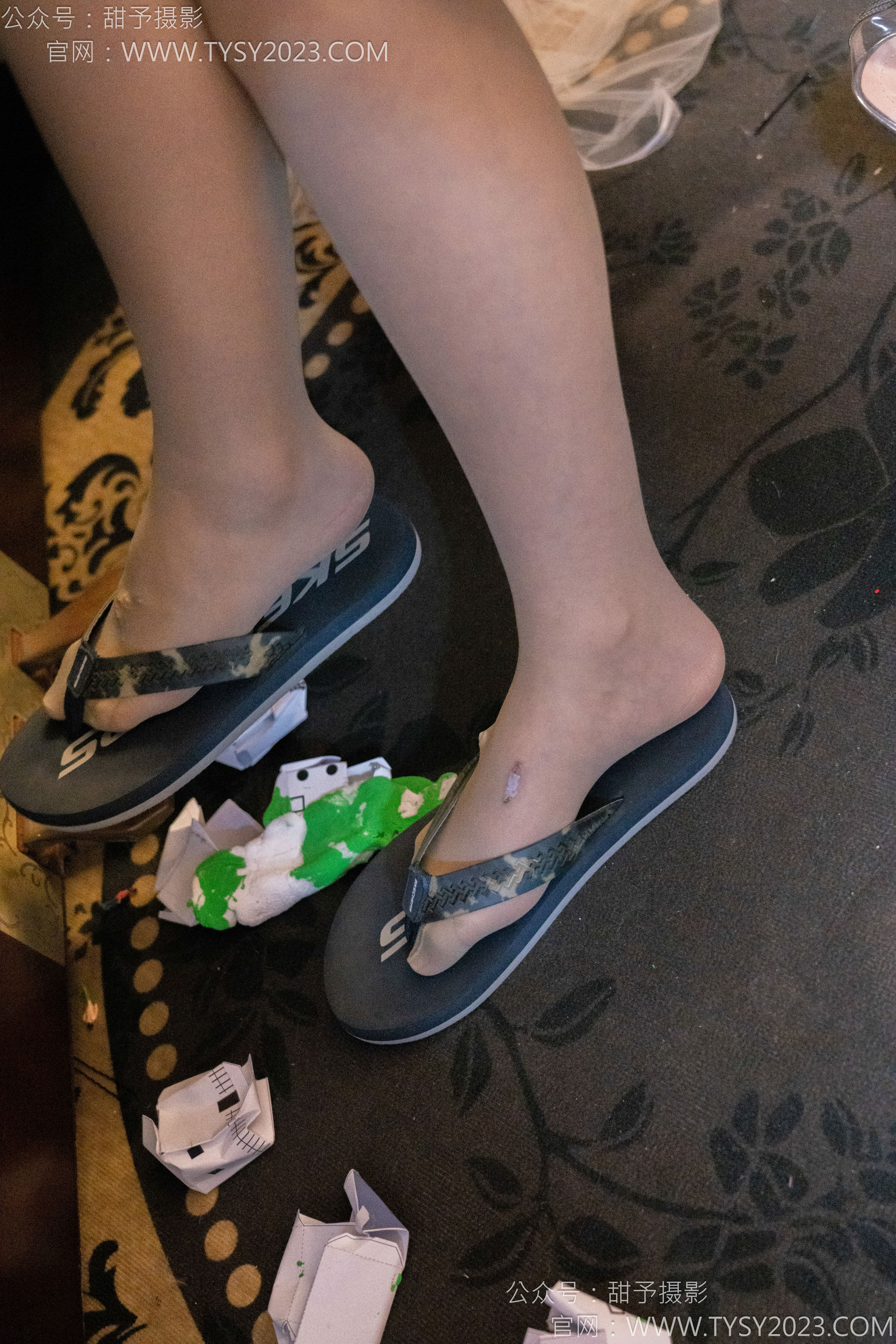 甜予摄影 No.128 璇璇 - 拖鞋、高跟鞋、薄灰丝、薄黑丝、踩小房子剧情/(127P)