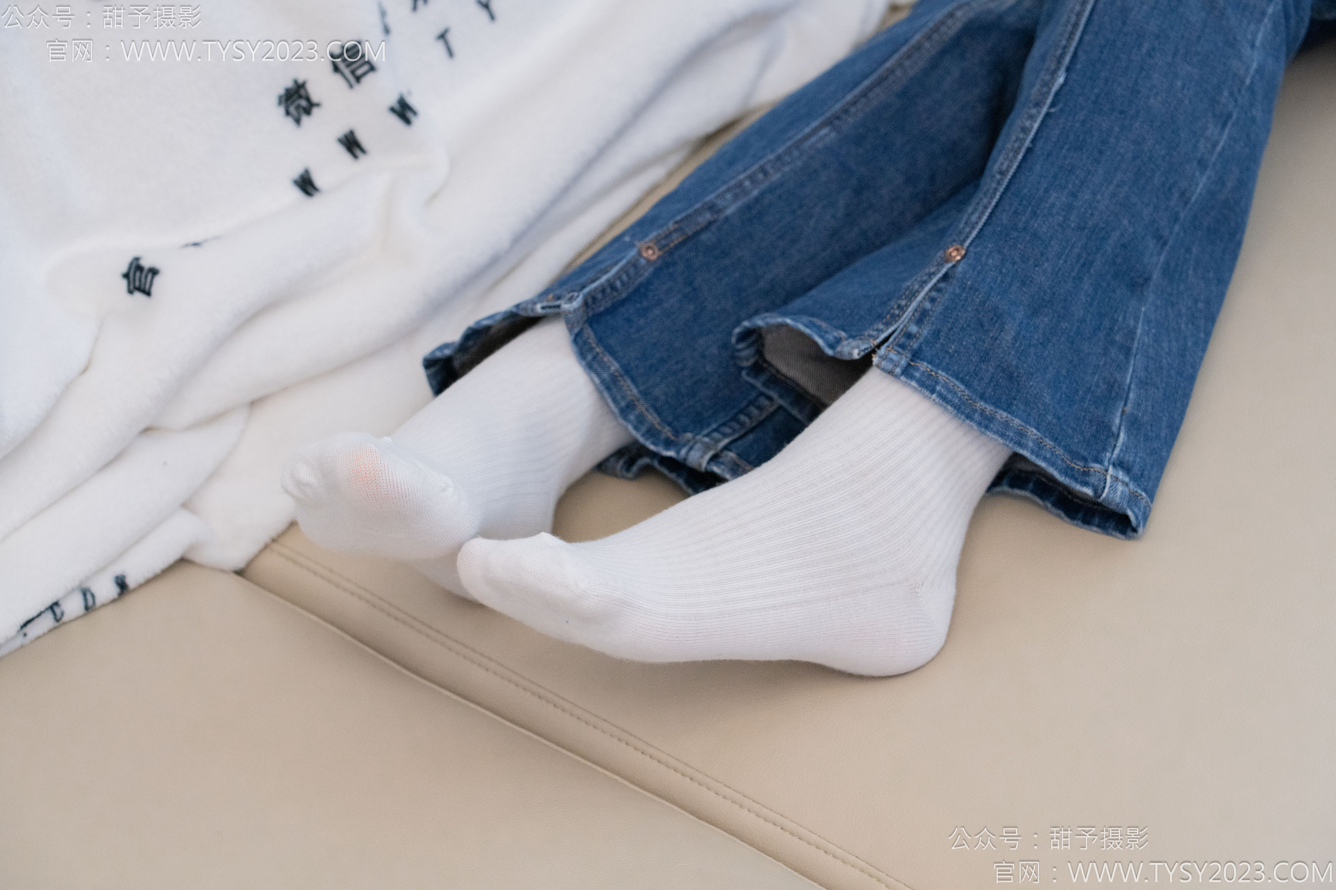 甜予摄影 No.132 诺诺 - 板鞋、白棉袜、裸足/(129P)