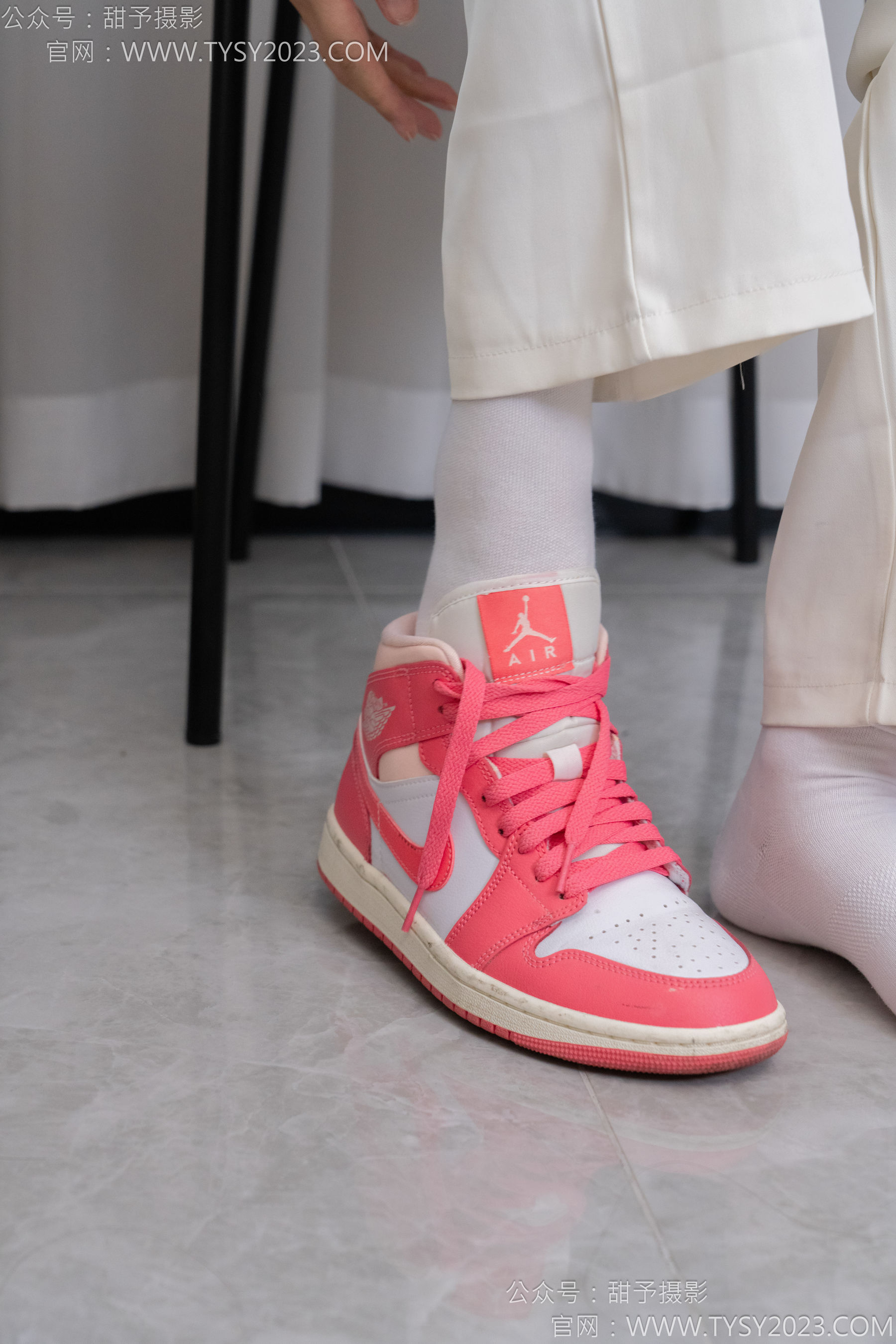 甜予摄影 No.124 梦梦 - 板鞋、白棉袜、裸足/(135P)