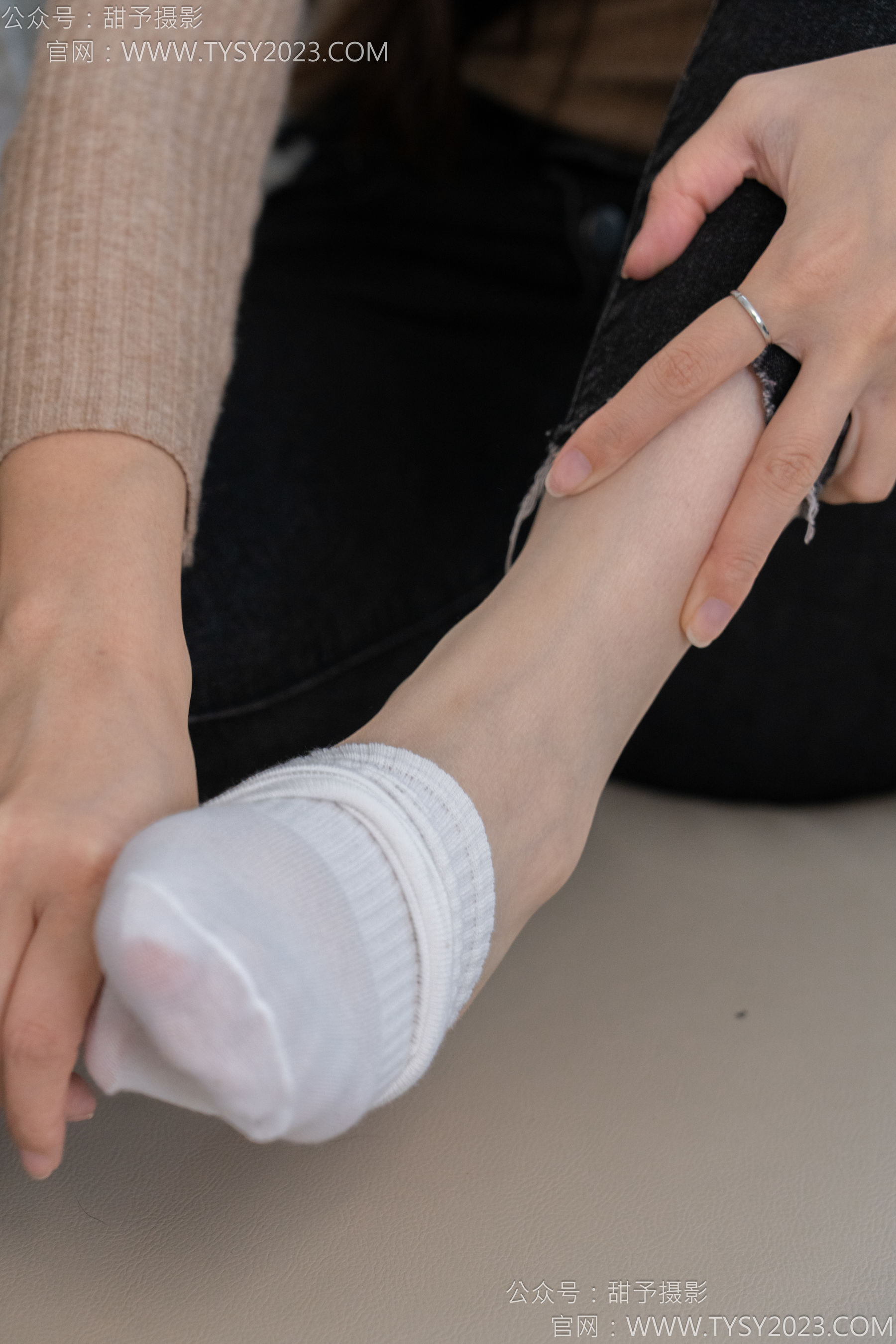 甜予摄影 No.133 梦梦 - 长靴、白棉袜、裸足/(135P)