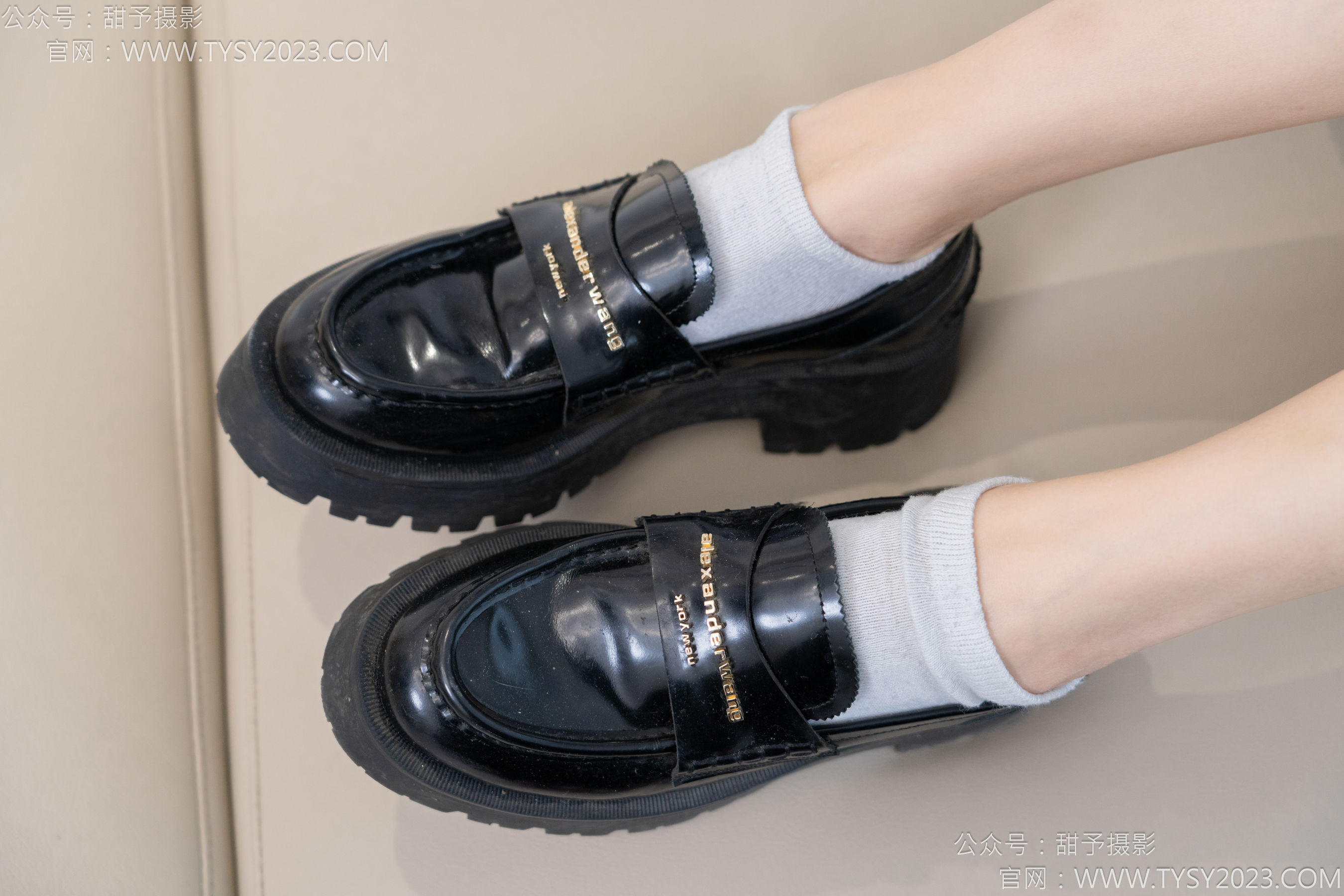 甜予摄影 No.130 澜澜 - 皮鞋、白棉袜、裸足、掉袜子剧情/(130P)