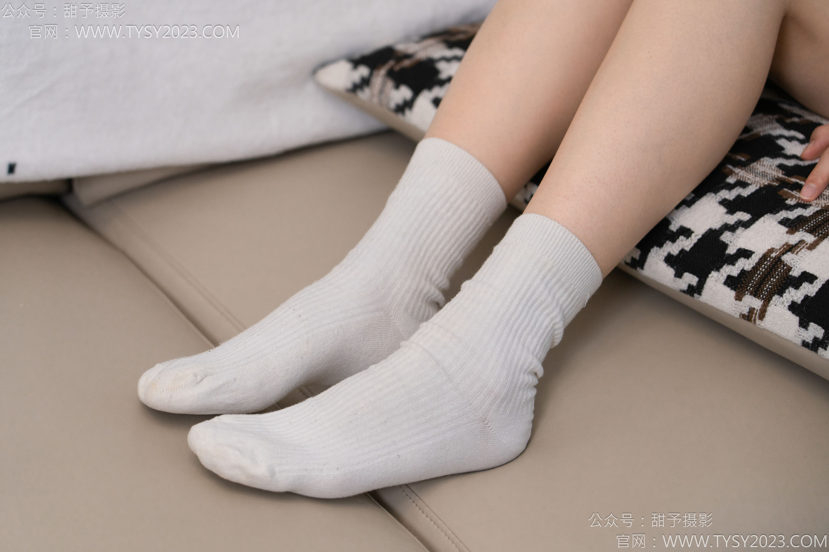 甜予摄影 No.127 丹丹 - 皮鞋、白棉袜、裸足/(145P)