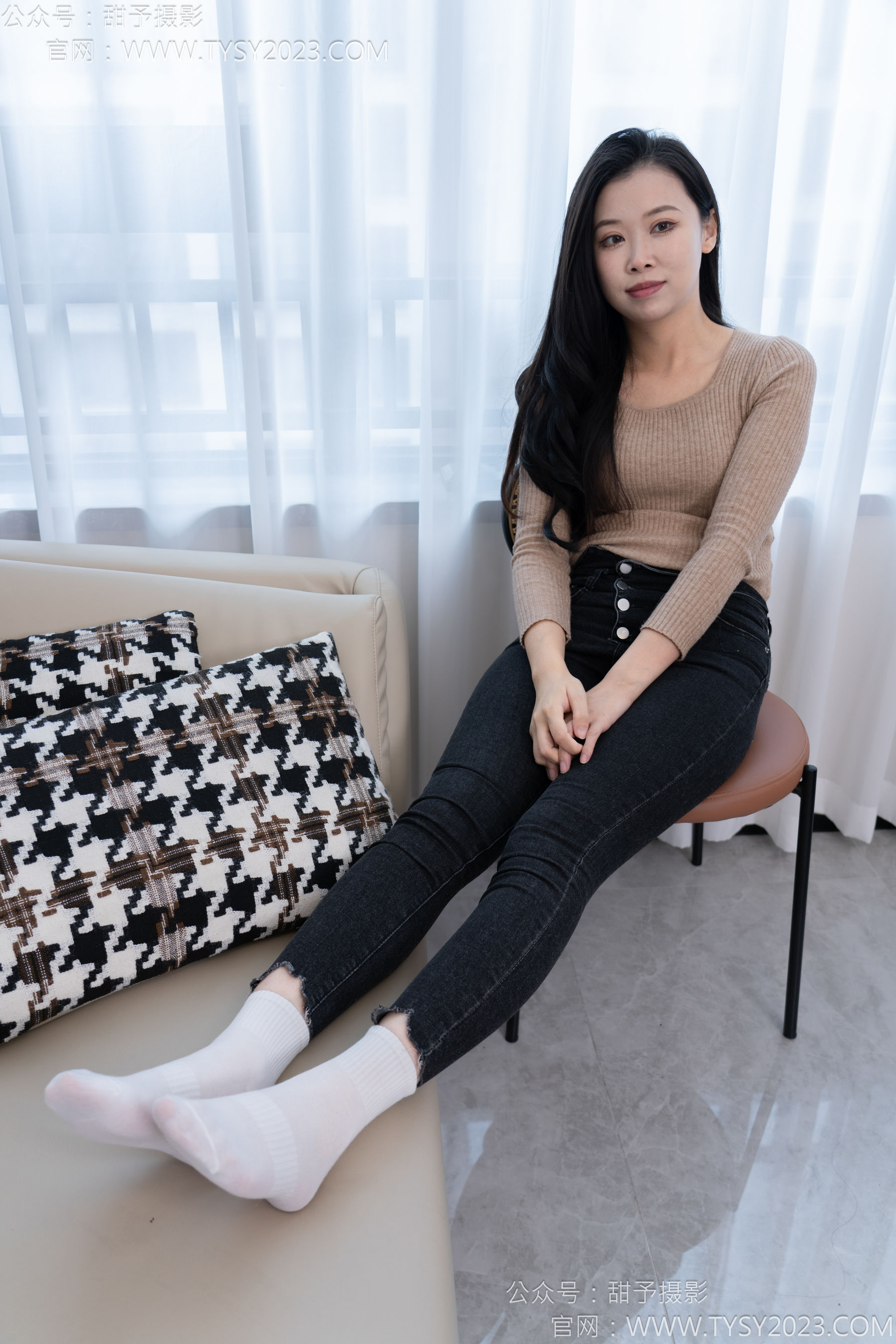 甜予摄影 No.133 梦梦 - 长靴、白棉袜、裸足/(135P)