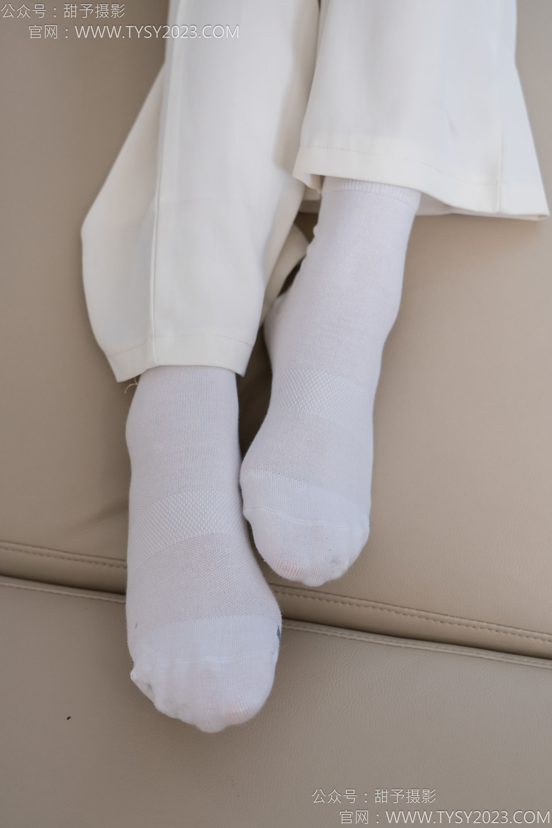 甜予摄影 No.124 梦梦 - 板鞋、白棉袜、裸足/(135P)