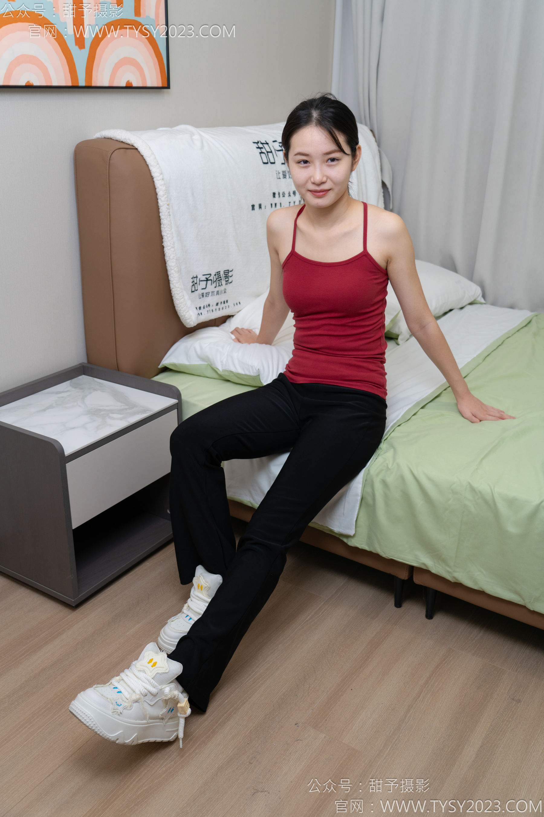 甜予摄影 No.135 思思 - 板鞋、白棉袜、裸足/(135P)