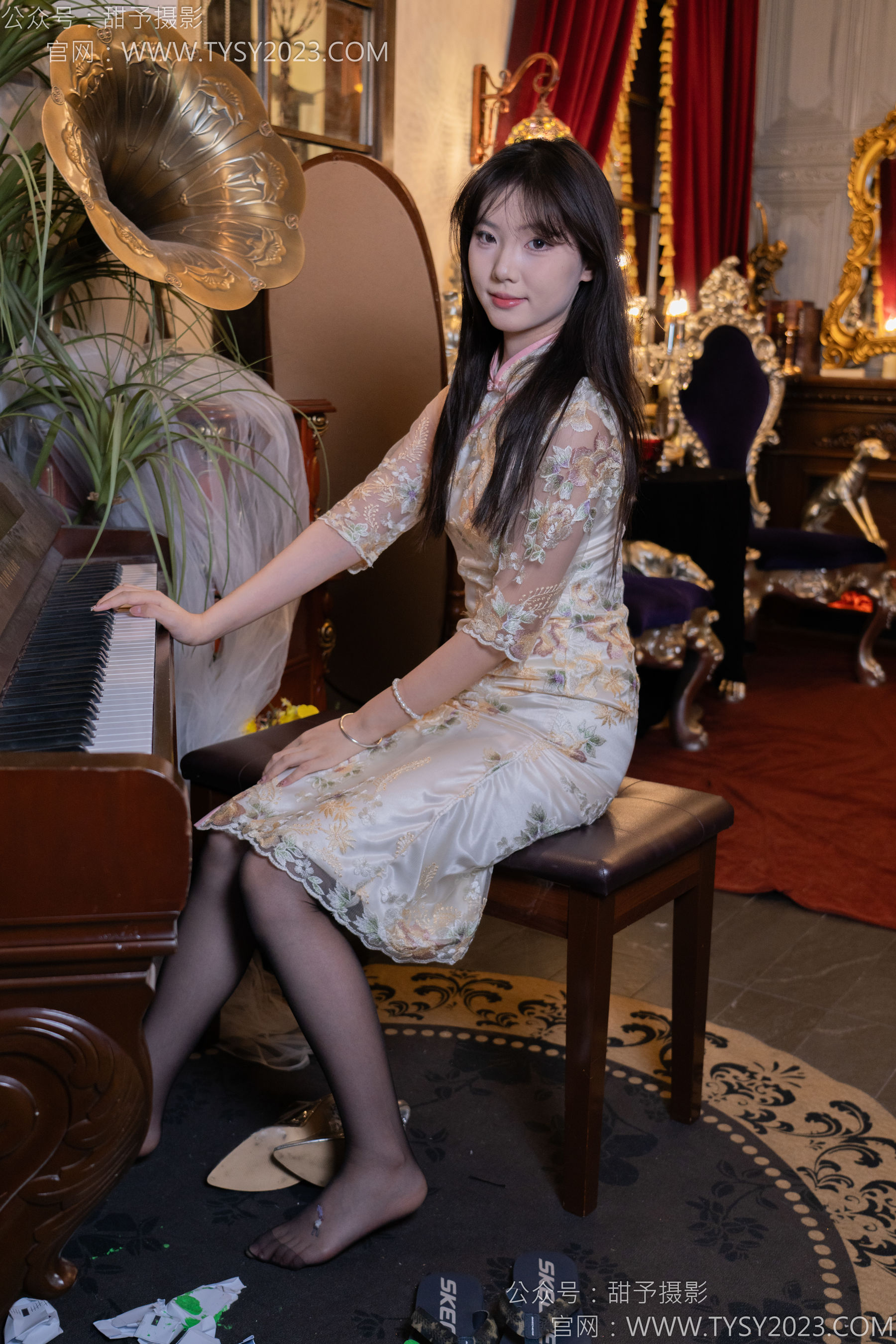 甜予摄影 No.128 璇璇 - 拖鞋、高跟鞋、薄灰丝、薄黑丝、踩小房子剧情/(127P)