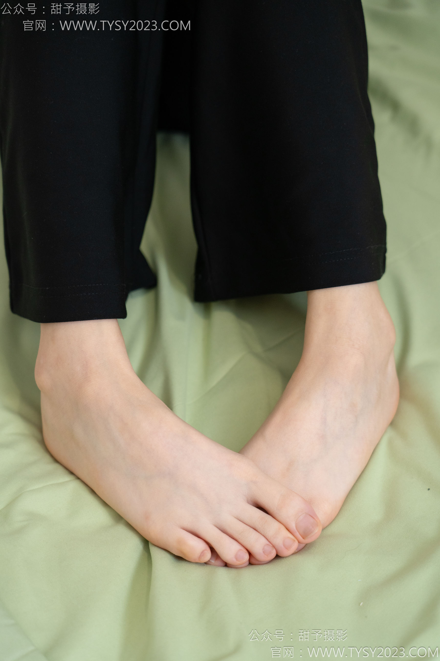 甜予摄影 No.135 思思 - 板鞋、白棉袜、裸足/(135P)