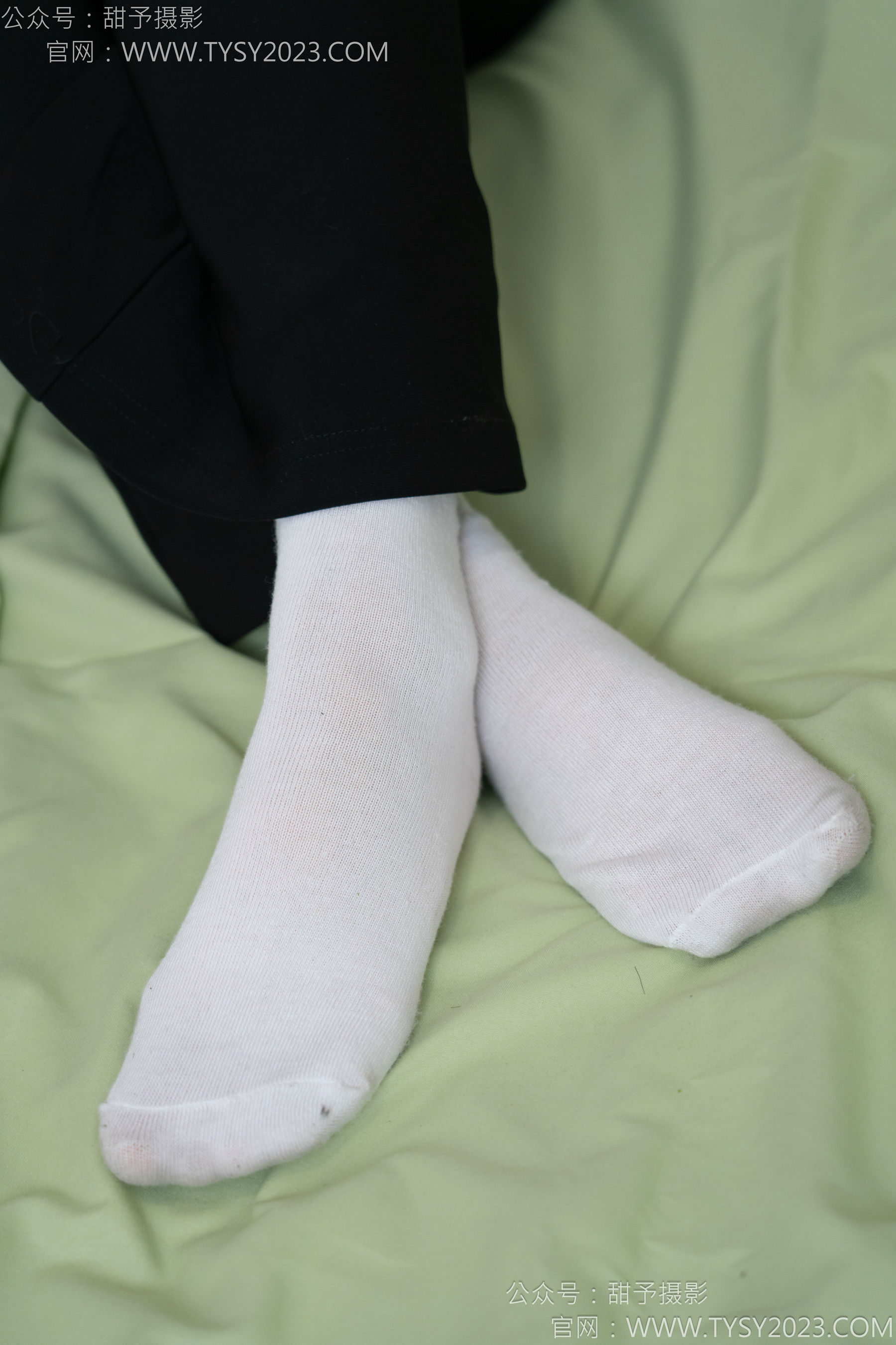 甜予摄影 No.135 思思 - 板鞋、白棉袜、裸足/(135P)