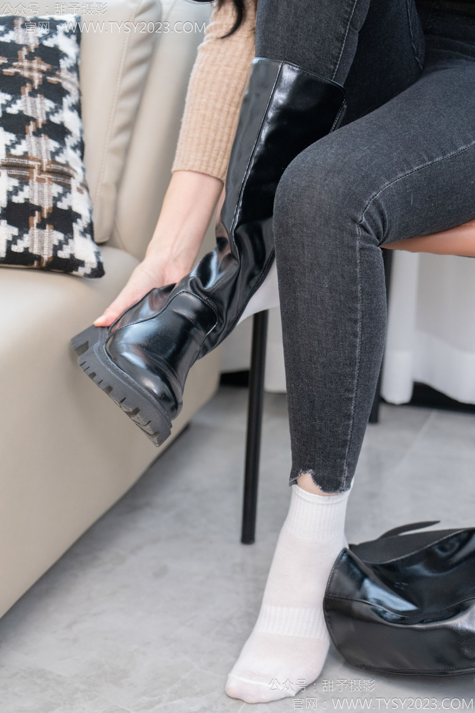 甜予摄影 No.133 梦梦 - 长靴、白棉袜、裸足/(135P)