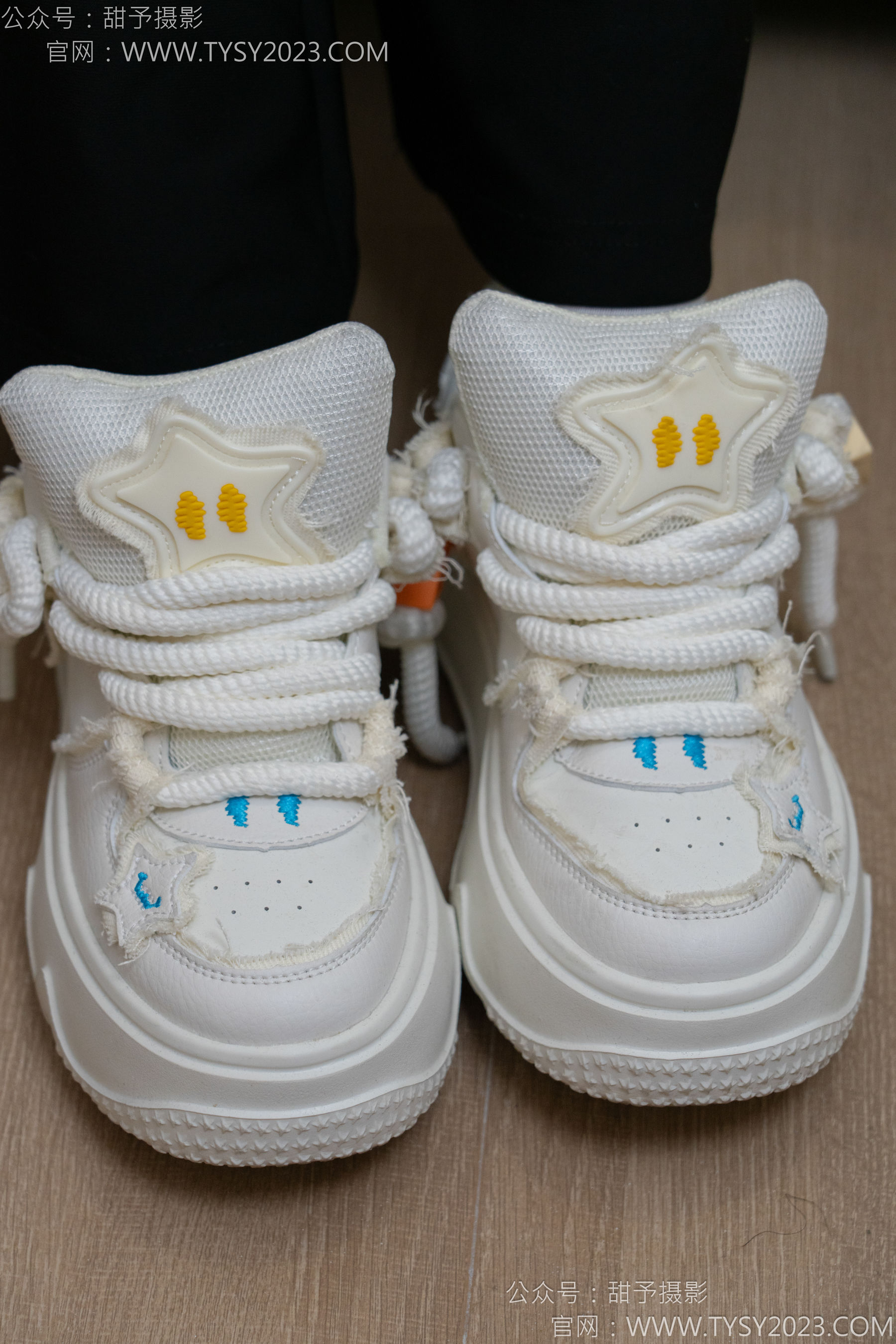 甜予摄影 No.135 思思 - 板鞋、白棉袜、裸足/(135P)