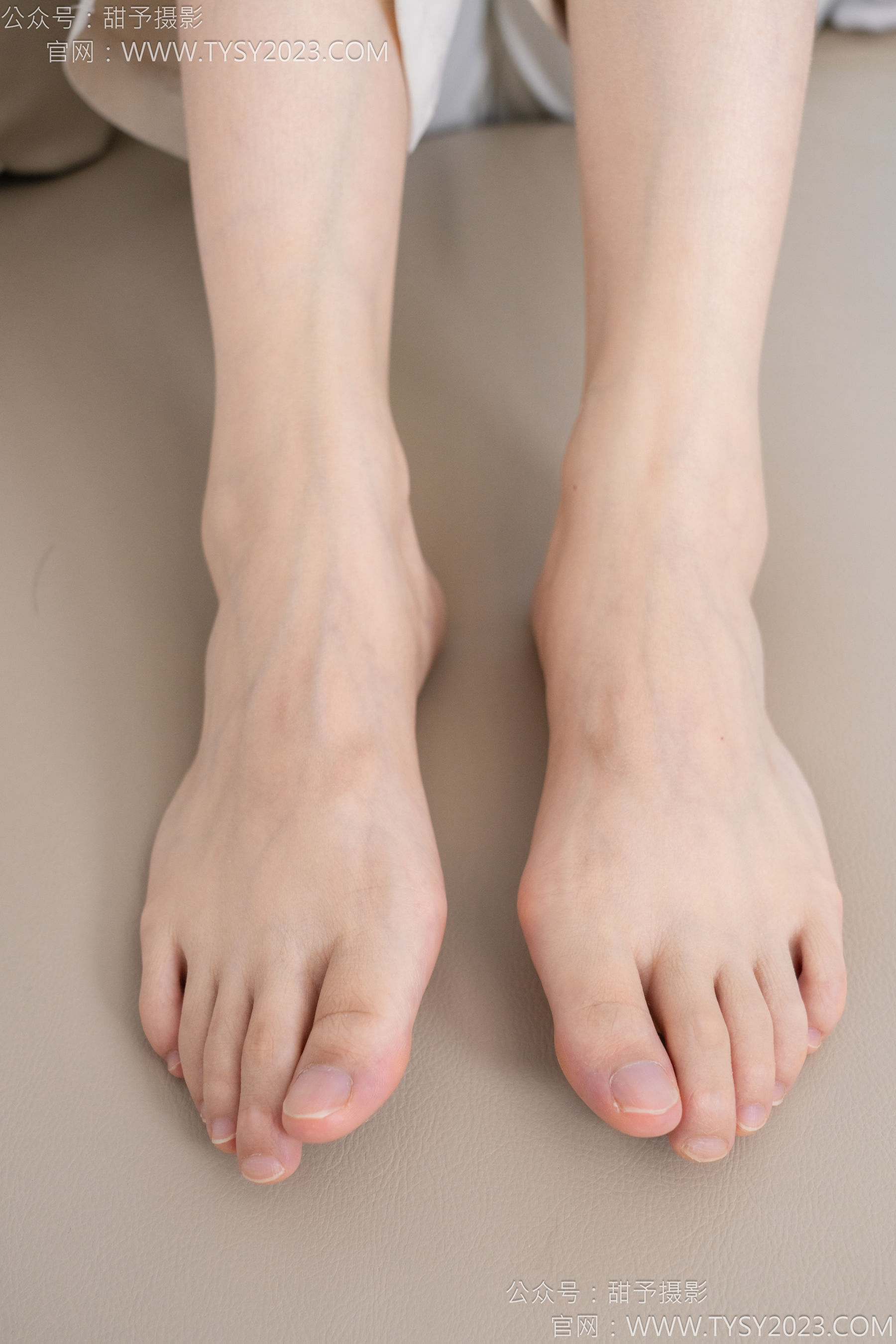 甜予摄影 No.124 梦梦 - 板鞋、白棉袜、裸足/(135P)