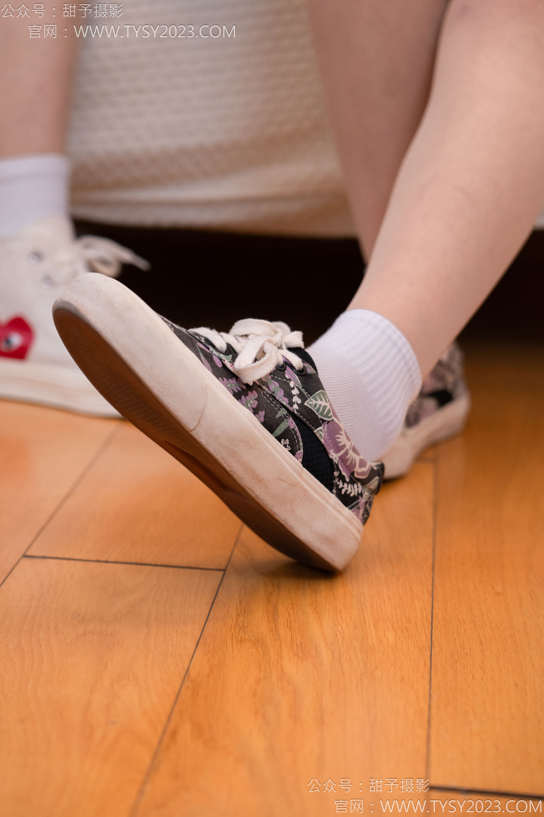 甜予摄影 No.140 思思&双人 - 板鞋、白棉袜、肉丝/(130P)