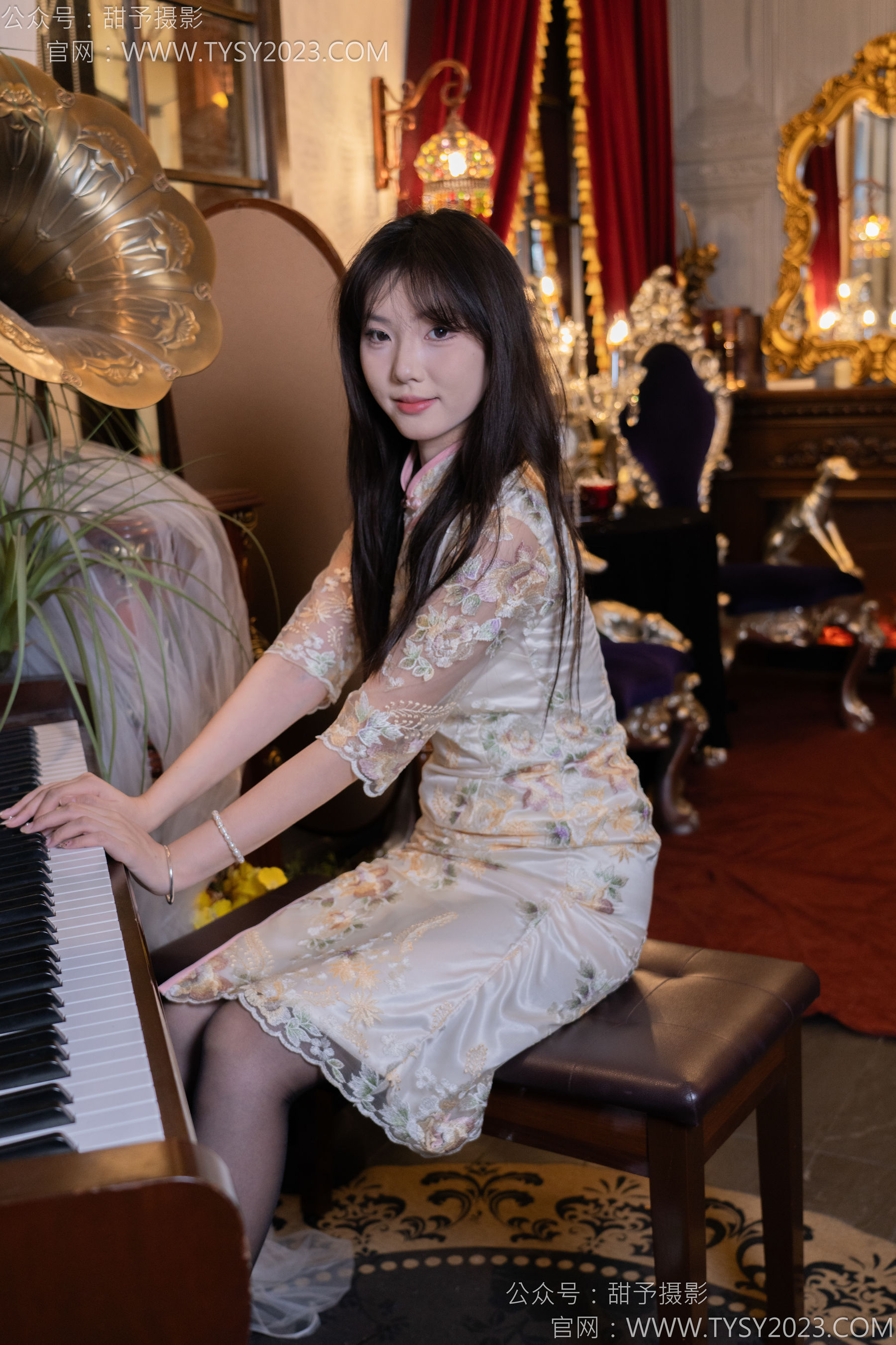 甜予摄影 No.128 璇璇 - 拖鞋、高跟鞋、薄灰丝、薄黑丝、踩小房子剧情/(127P)