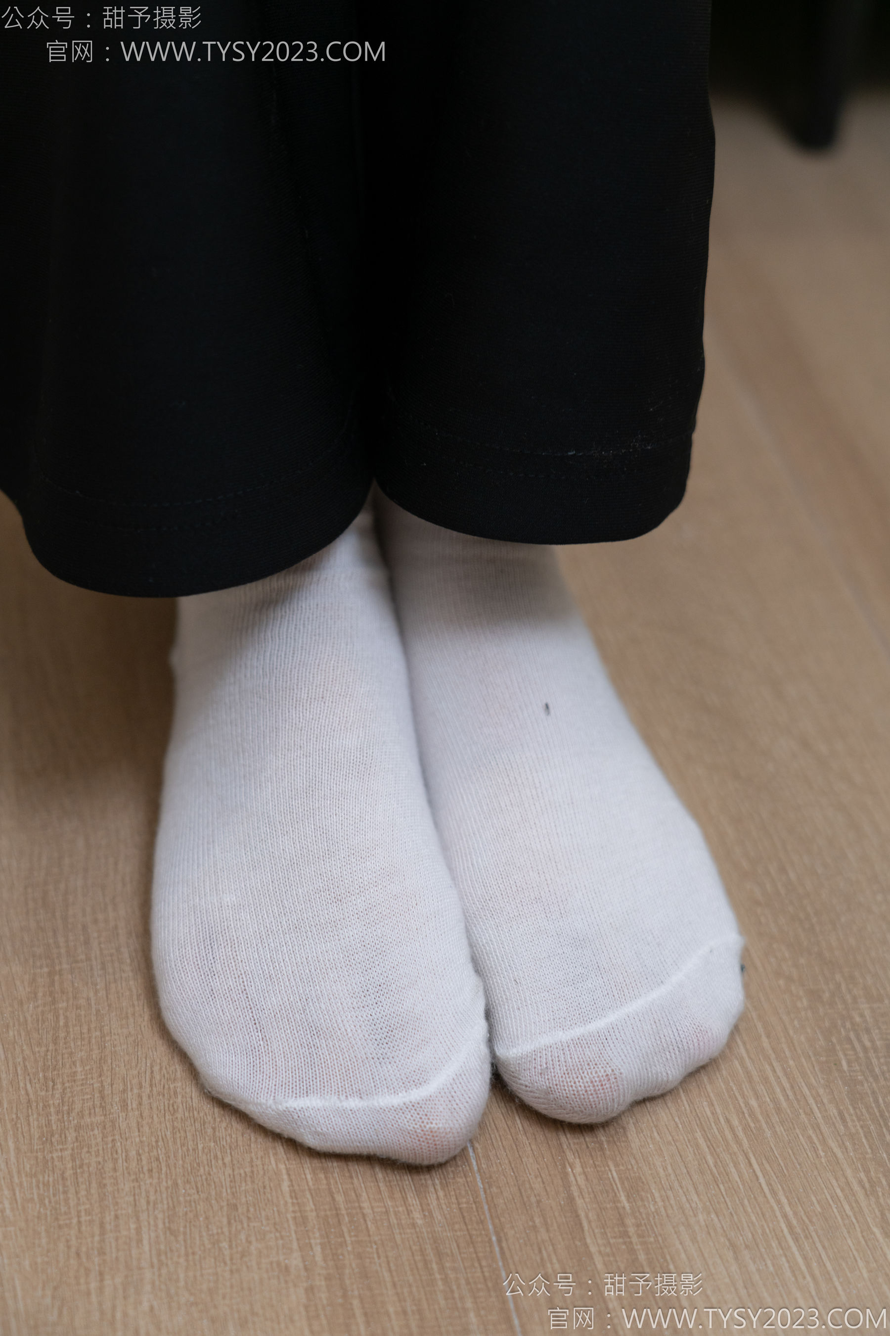 甜予摄影 No.135 思思 - 板鞋、白棉袜、裸足/(135P)