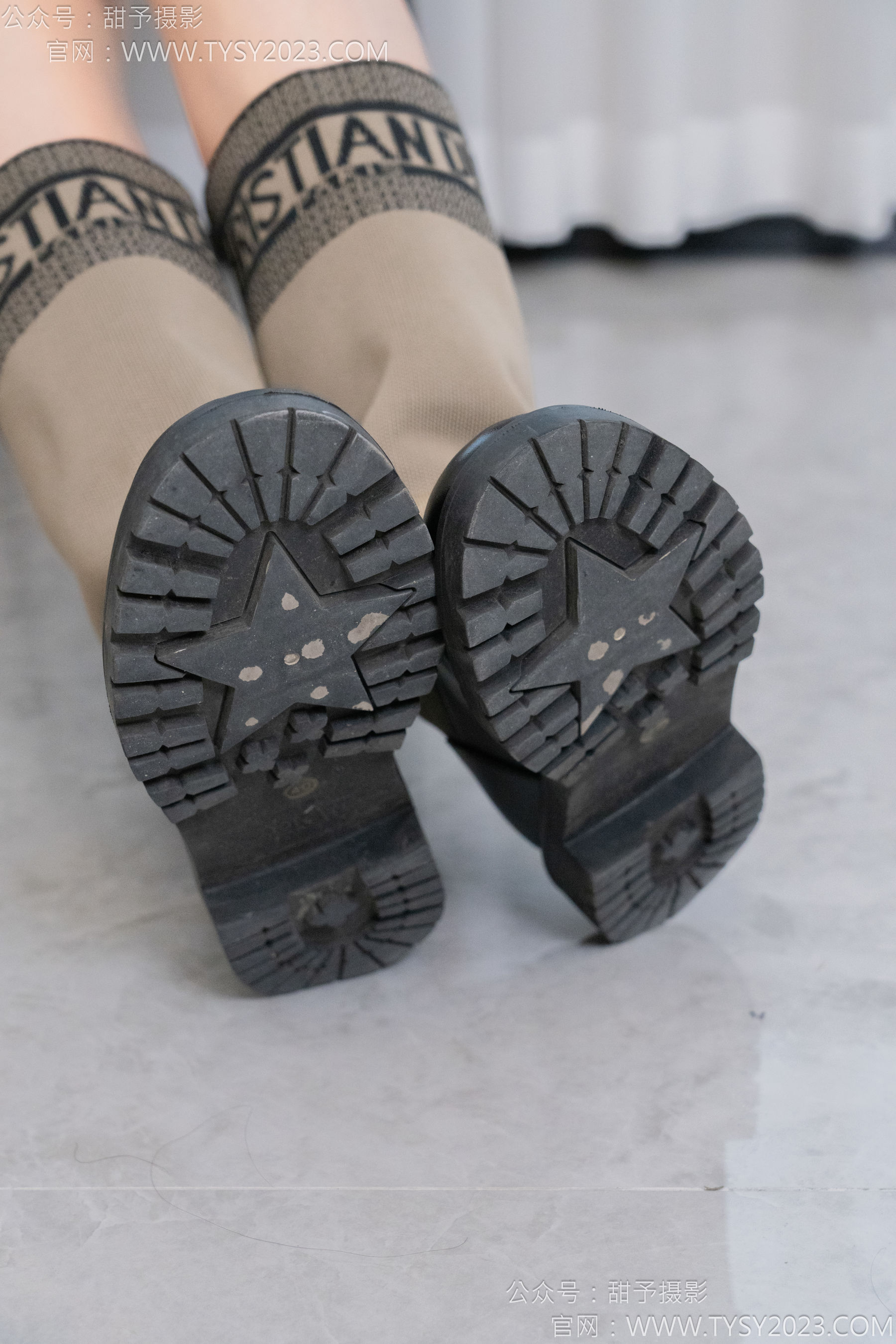 甜予摄影 No.129 咖啡豆 - 长靴、白棉袜、裸足/(134P)