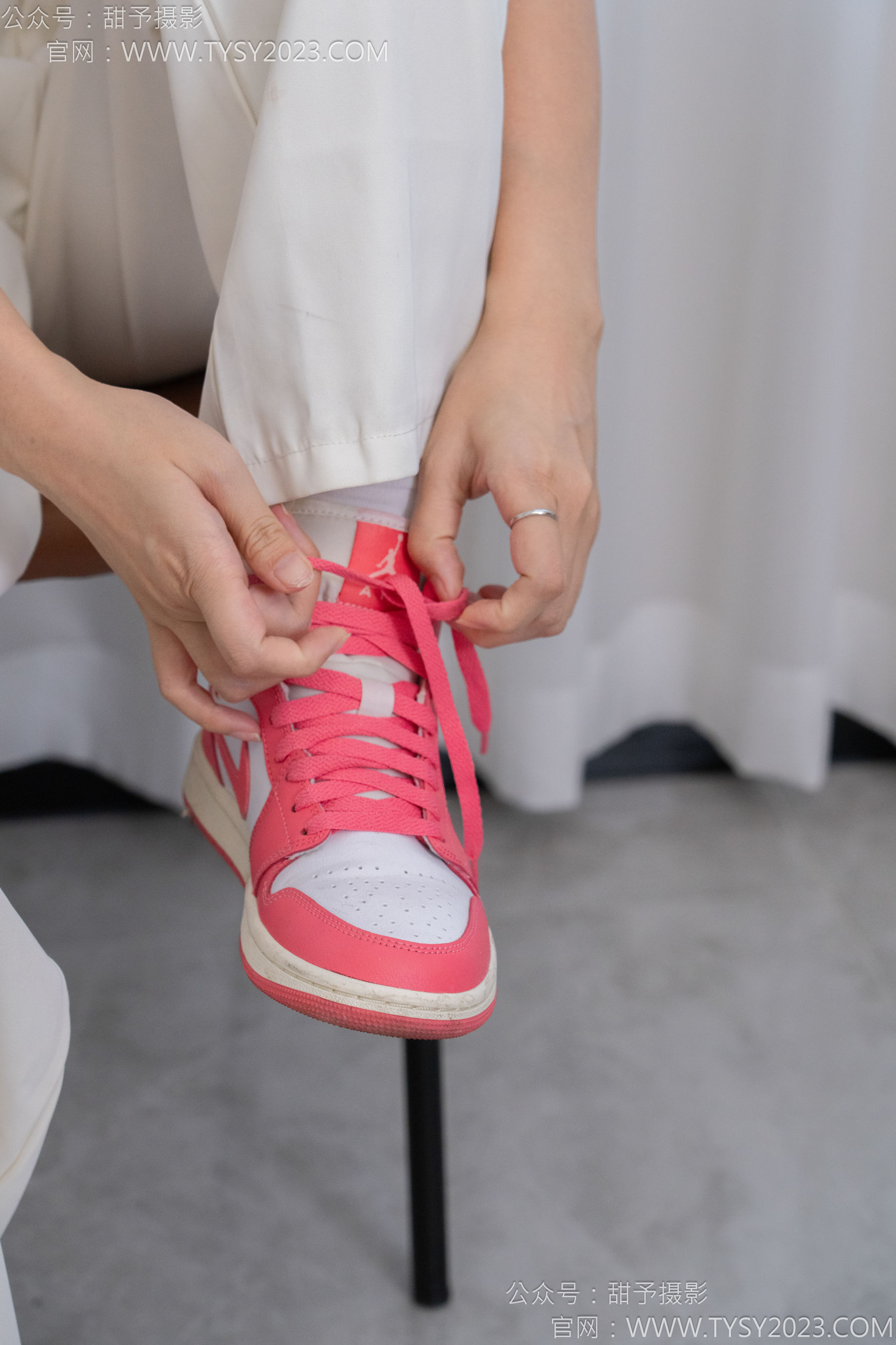 甜予摄影 No.124 梦梦 - 板鞋、白棉袜、裸足/(135P)