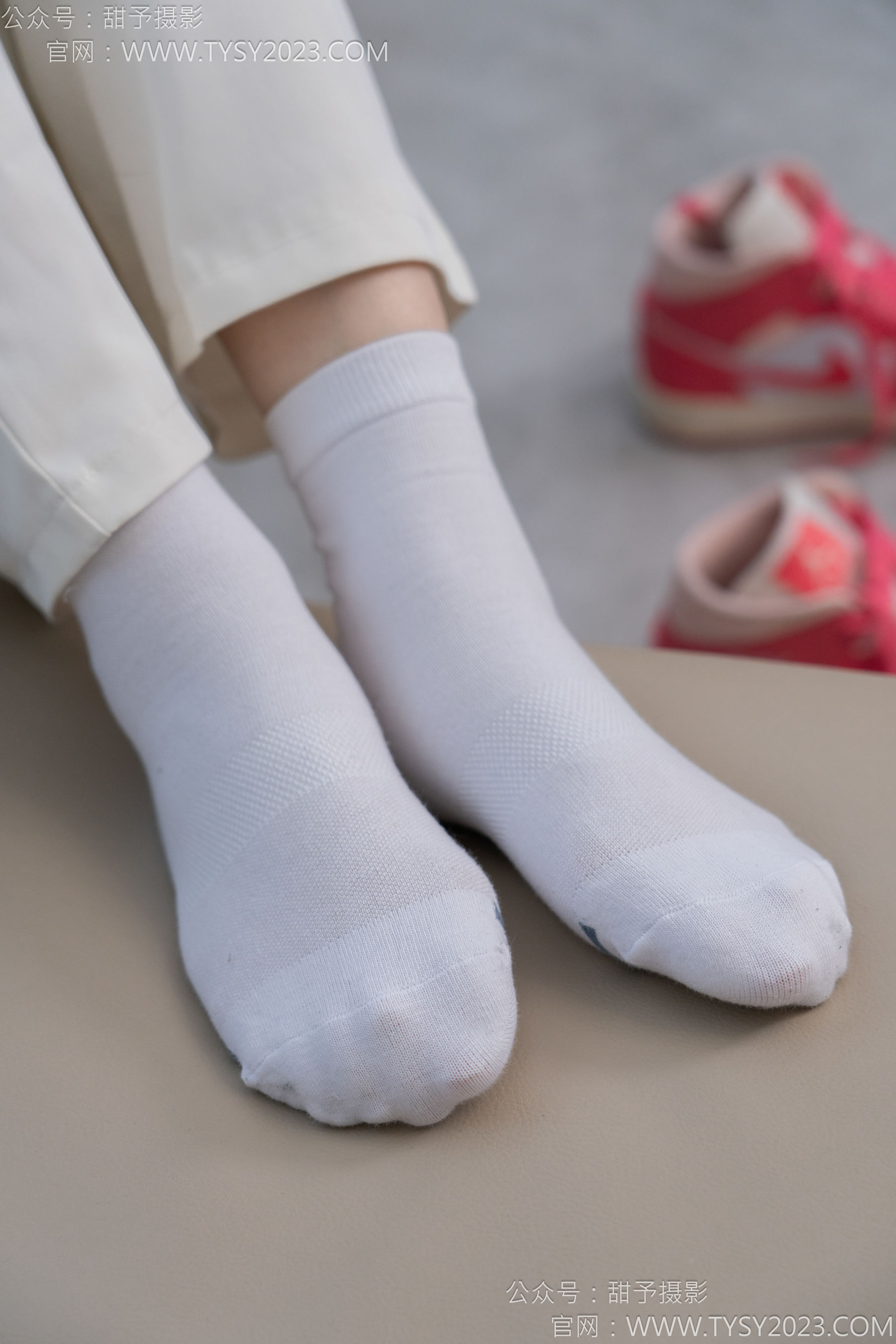 甜予摄影 No.124 梦梦 - 板鞋、白棉袜、裸足/(135P)