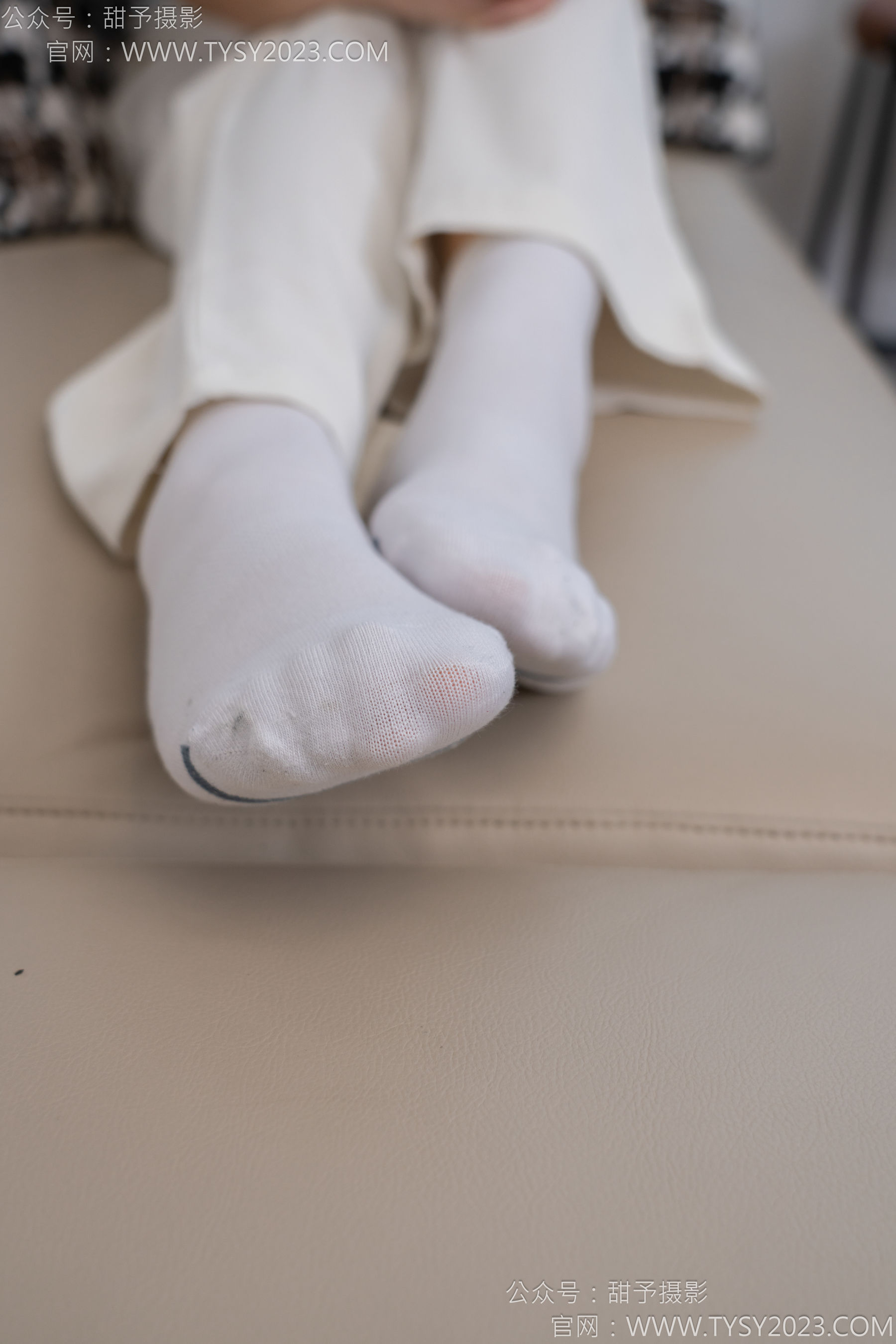 甜予摄影 No.124 梦梦 - 板鞋、白棉袜、裸足/(135P)