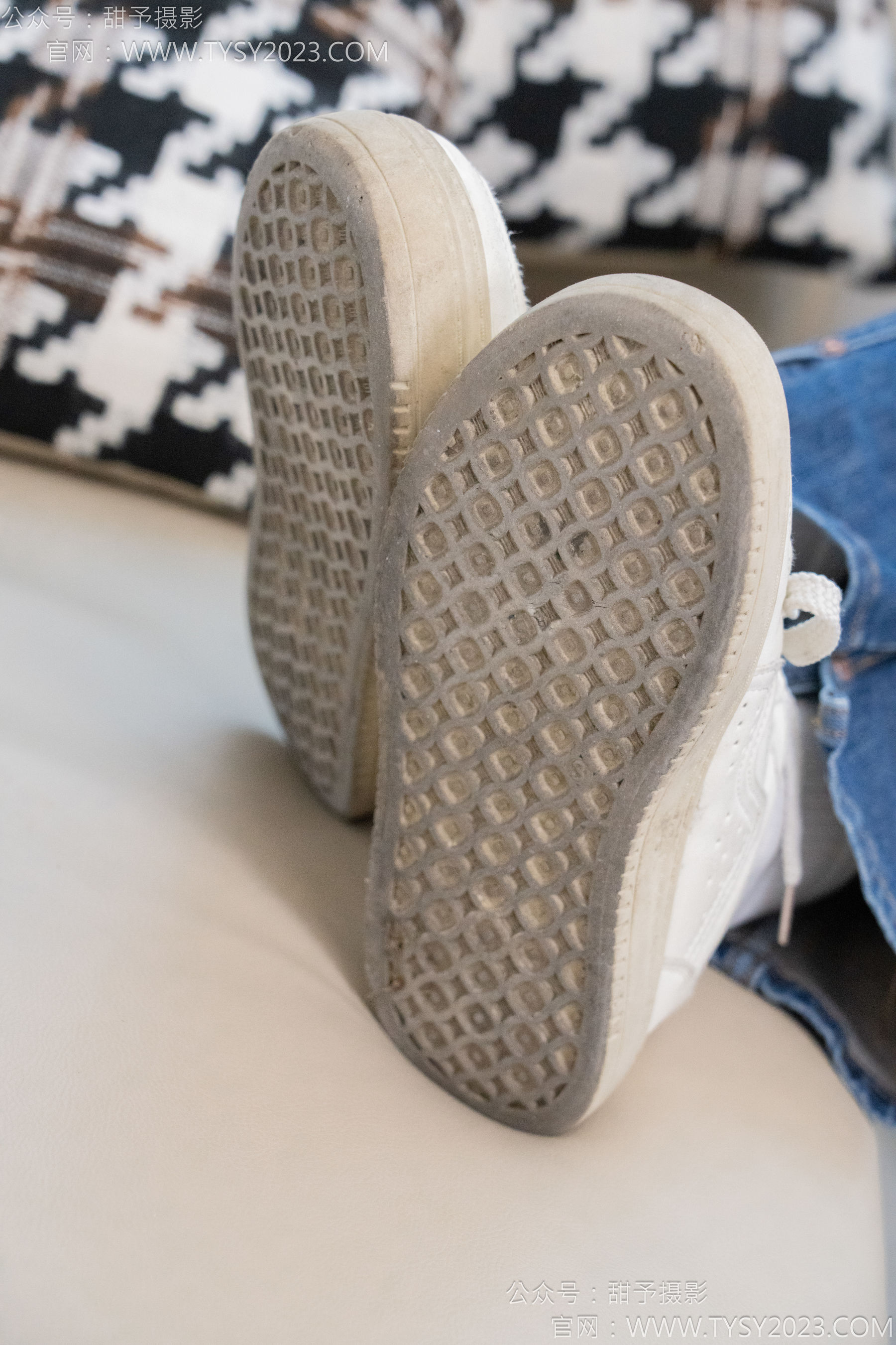 甜予摄影 No.132 诺诺 - 板鞋、白棉袜、裸足/(129P)