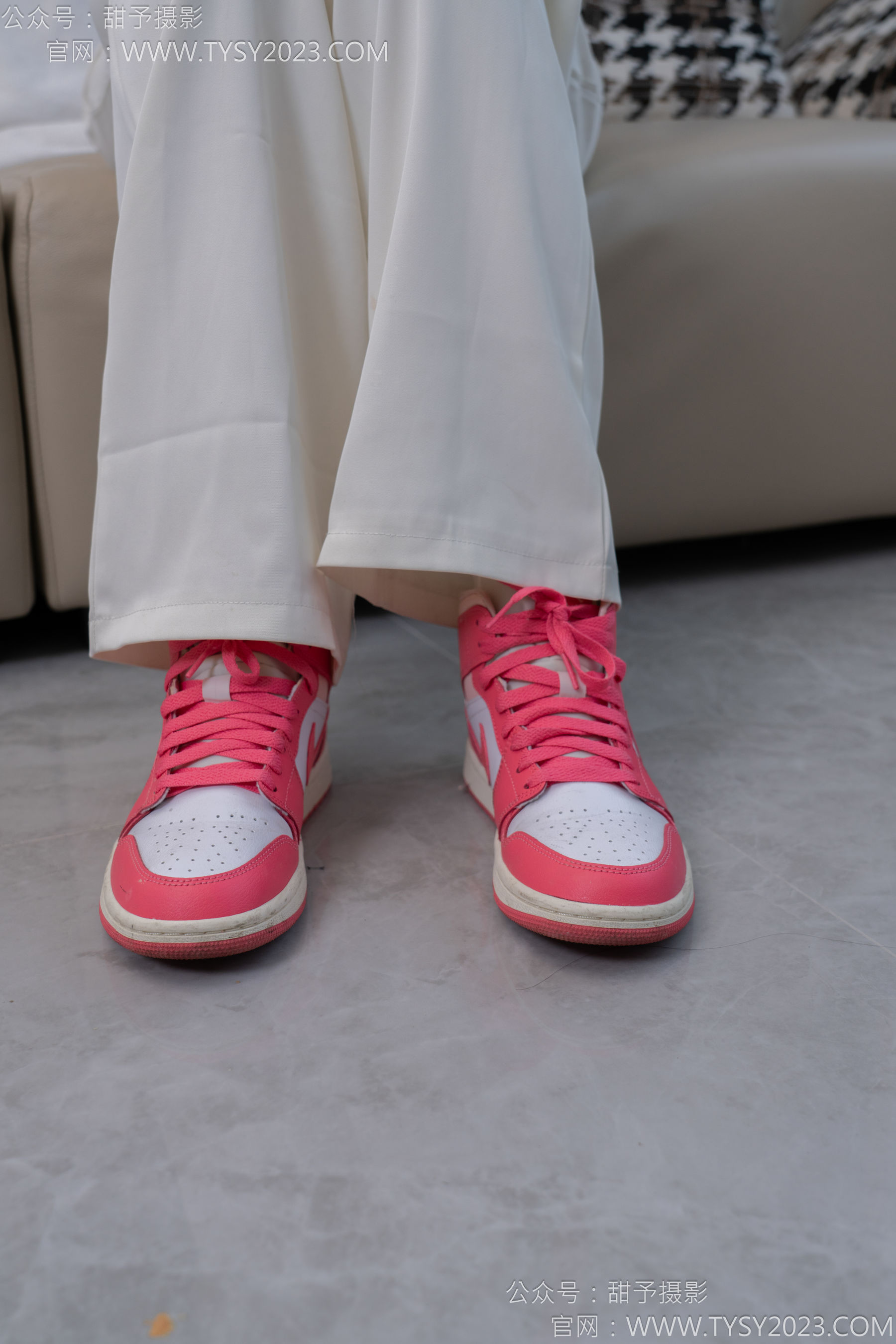 甜予摄影 No.124 梦梦 - 板鞋、白棉袜、裸足/(135P)