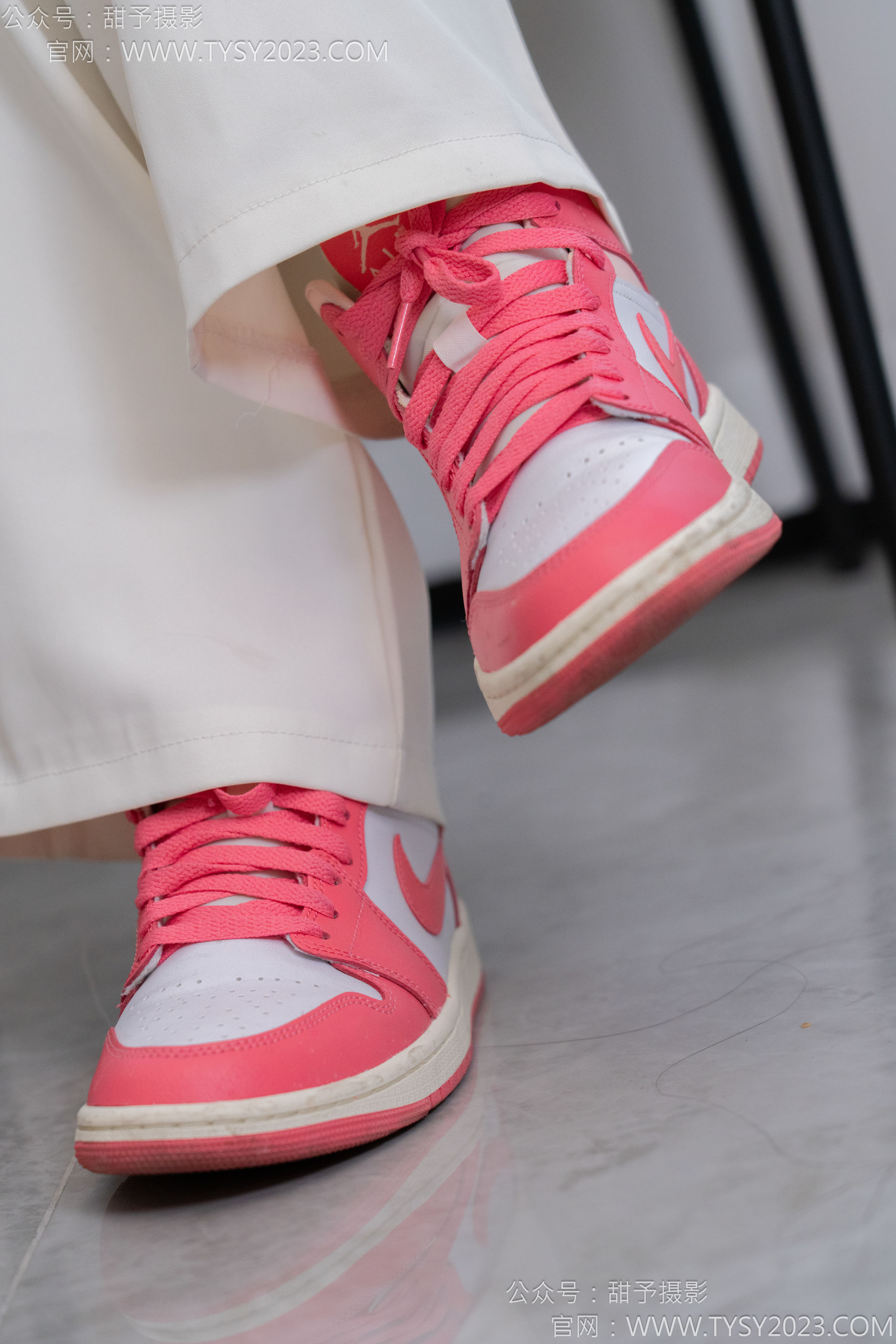 甜予摄影 No.124 梦梦 - 板鞋、白棉袜、裸足/(135P)