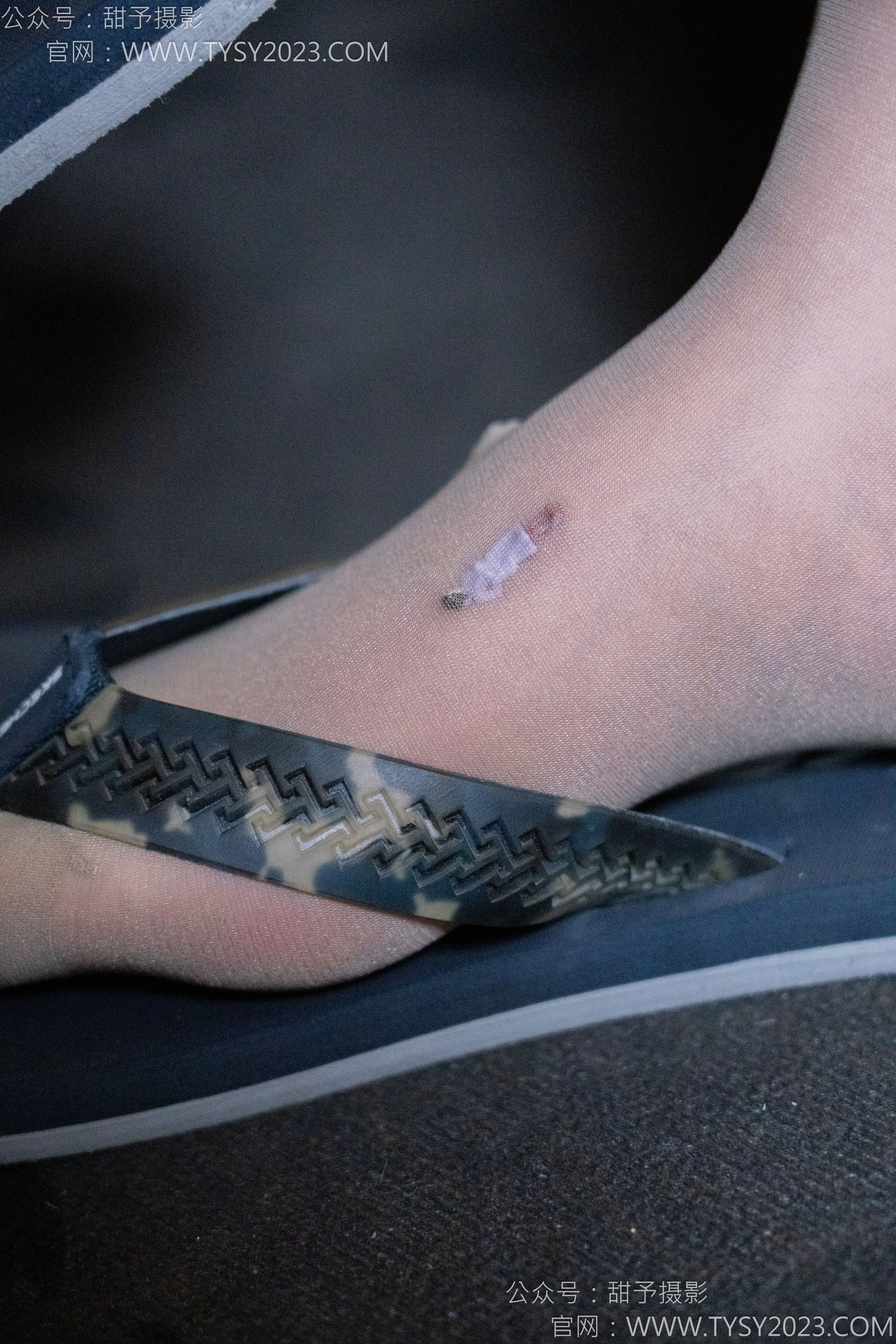 甜予摄影 No.128 璇璇 - 拖鞋、高跟鞋、薄灰丝、薄黑丝、踩小房子剧情/(127P)