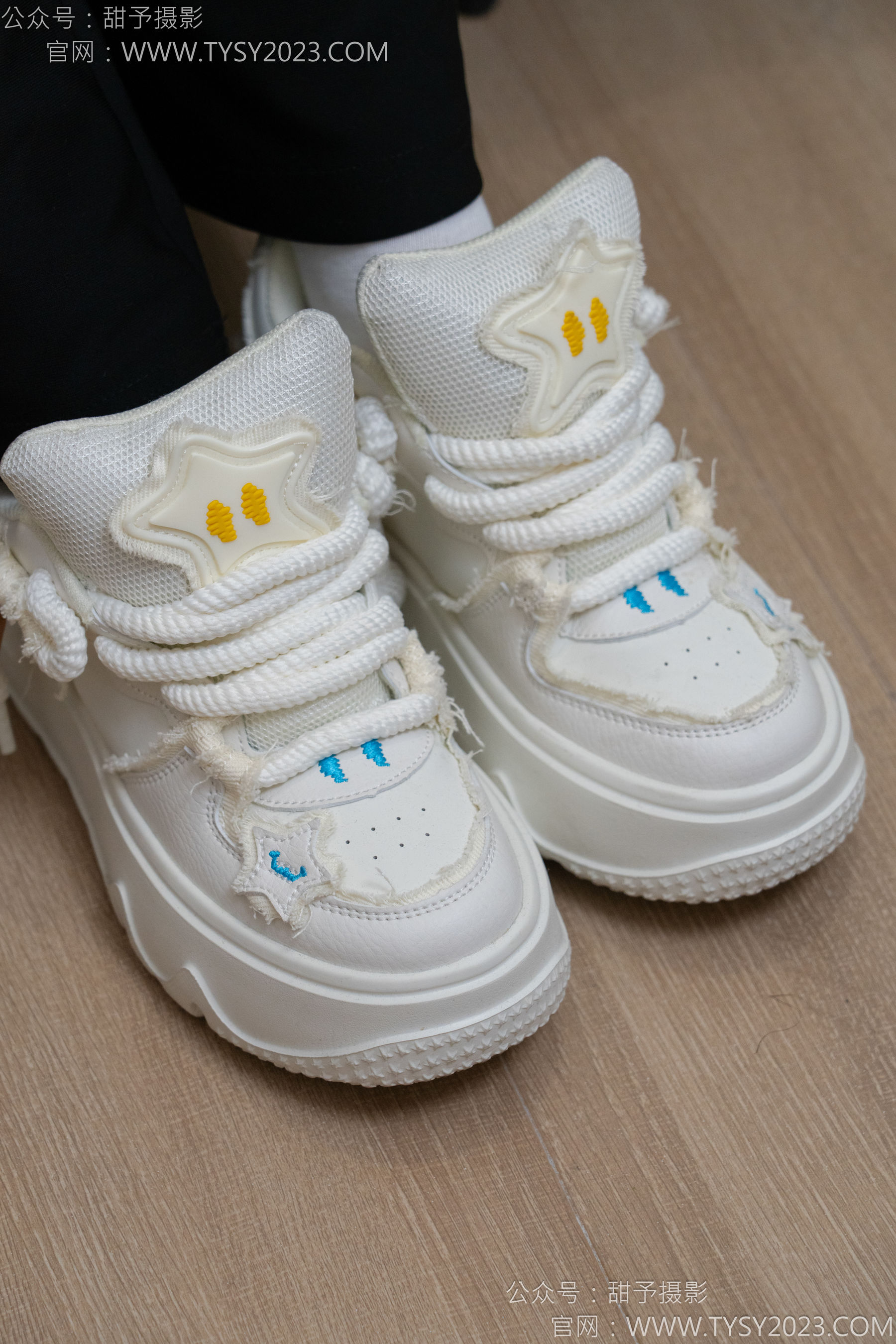 甜予摄影 No.135 思思 - 板鞋、白棉袜、裸足/(135P)