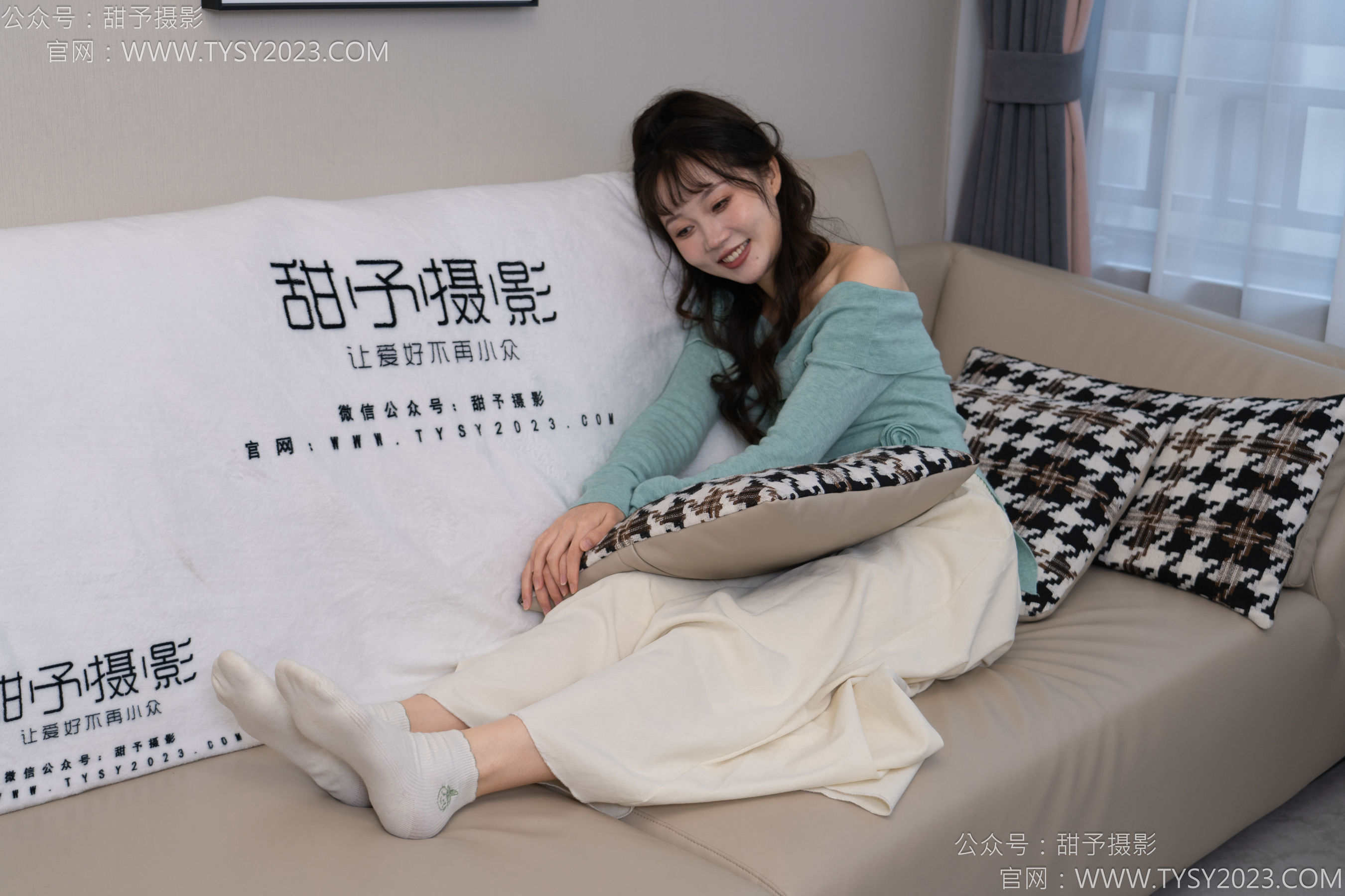 甜予摄影 No.125 丹丹 - 运动鞋、白棉袜、裸足/(139P)